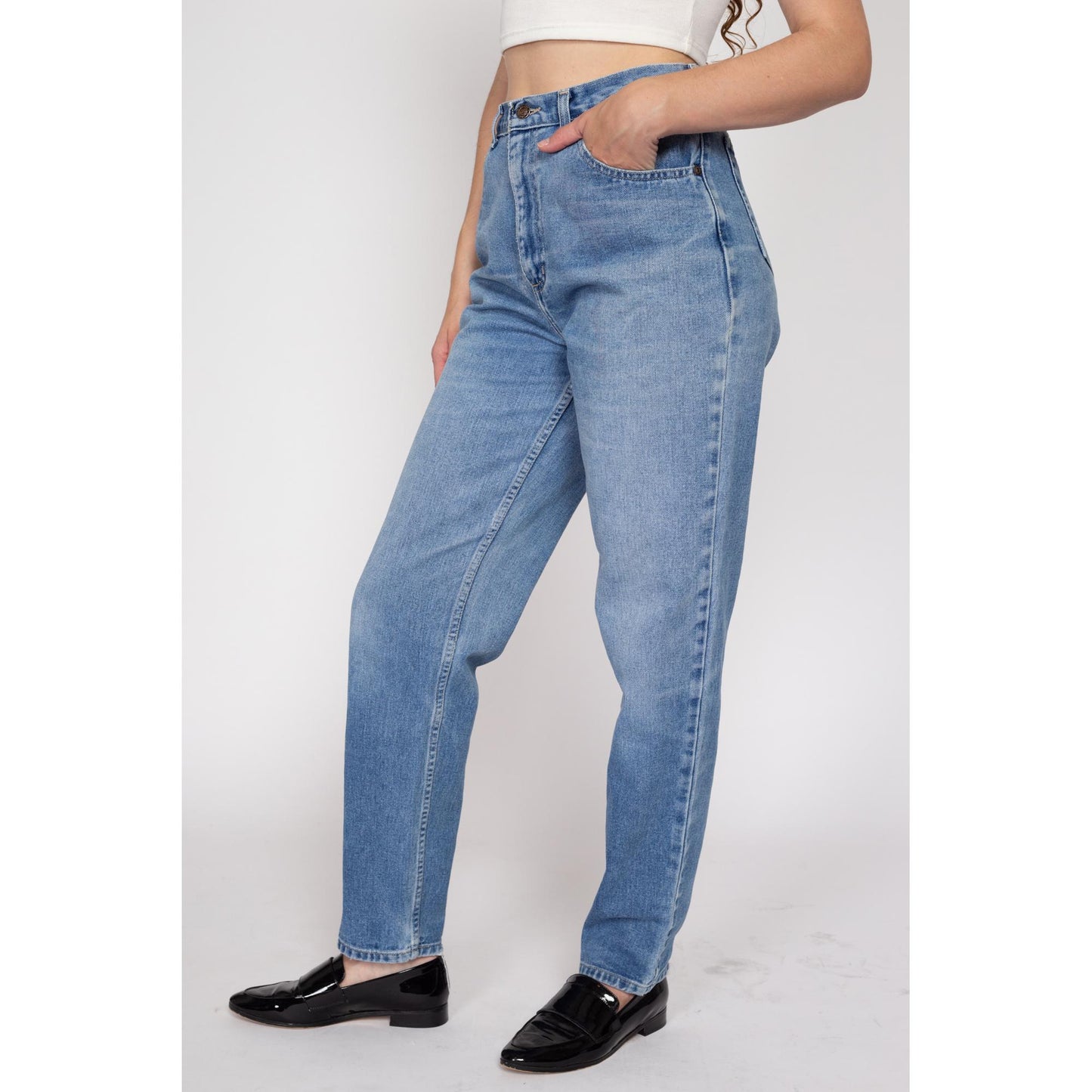 Medium 90s High Waisted Medium Wash Jeans 28" | Vintage Denim Tapered Leg Mom Jeans