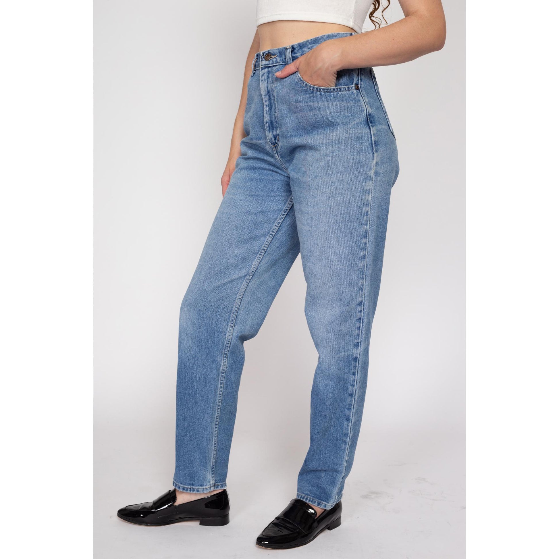 Medium 90s High Waisted Medium Wash Jeans 28" | Vintage Denim Tapered Leg Mom Jeans
