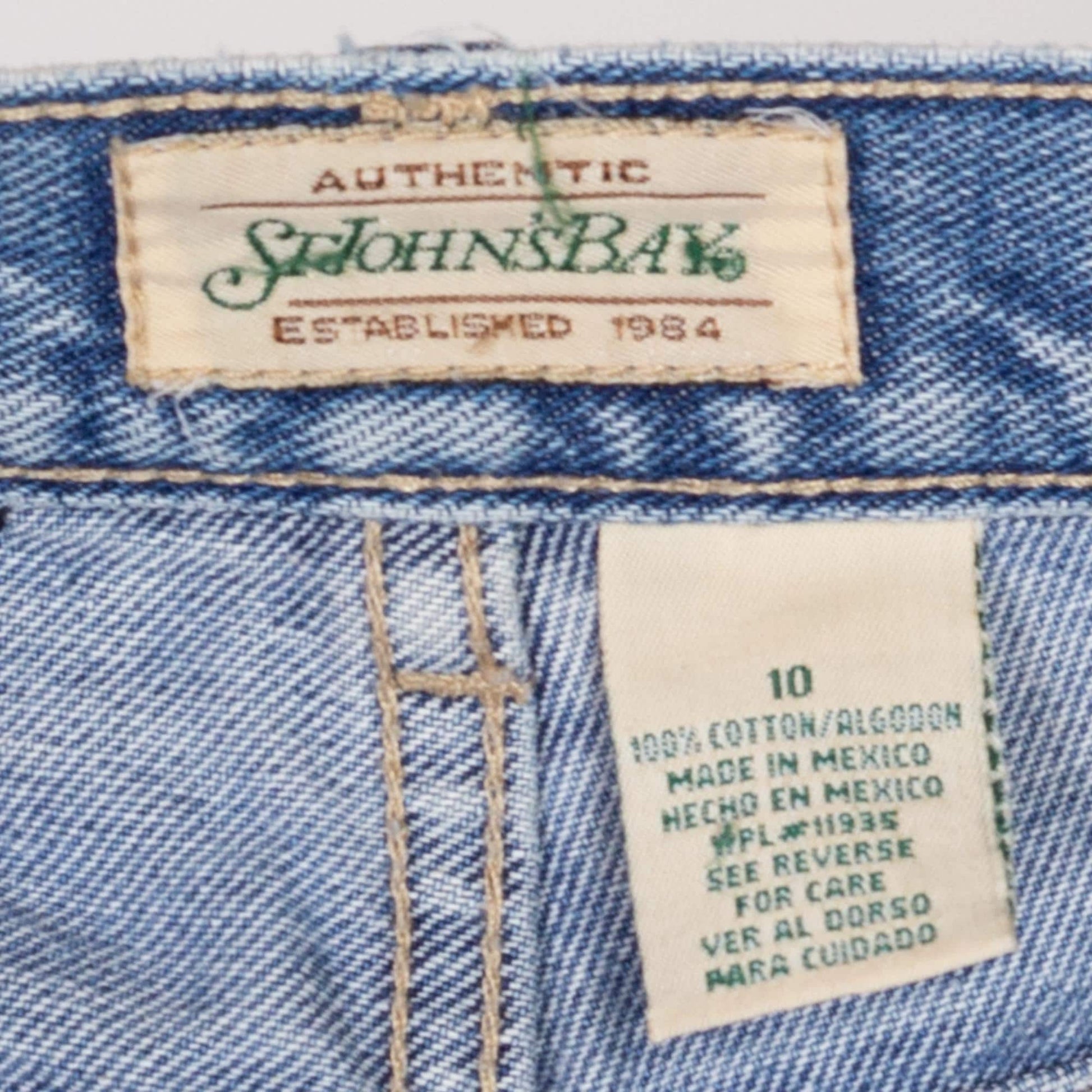 Medium 90s High Waisted Medium Wash Jeans 28" | Vintage Denim Tapered Leg Mom Jeans