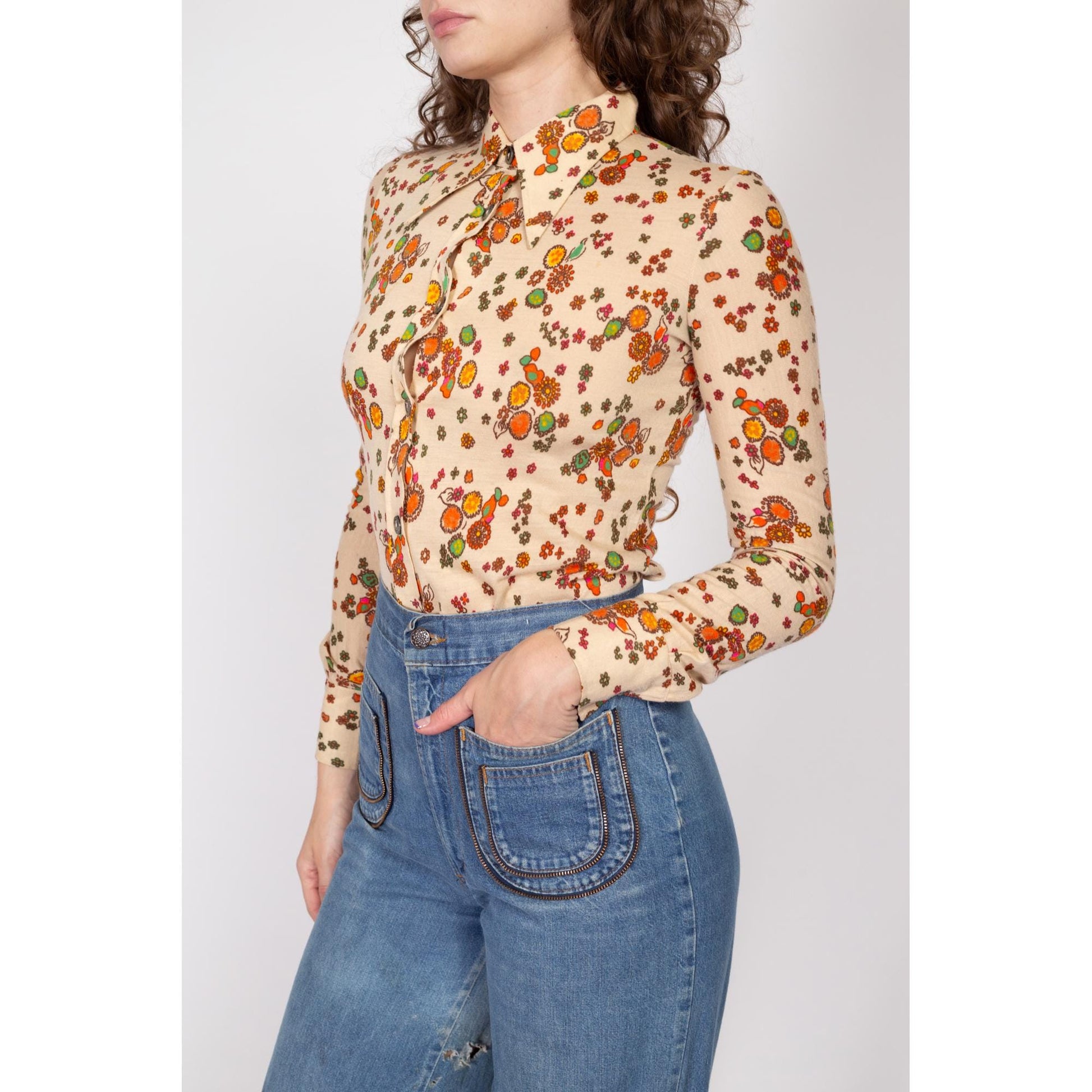 XS 70s Boho Beige Floral Dagger Collar Shirt | Vintage Button Up Long Sleeve Collared Disco Top