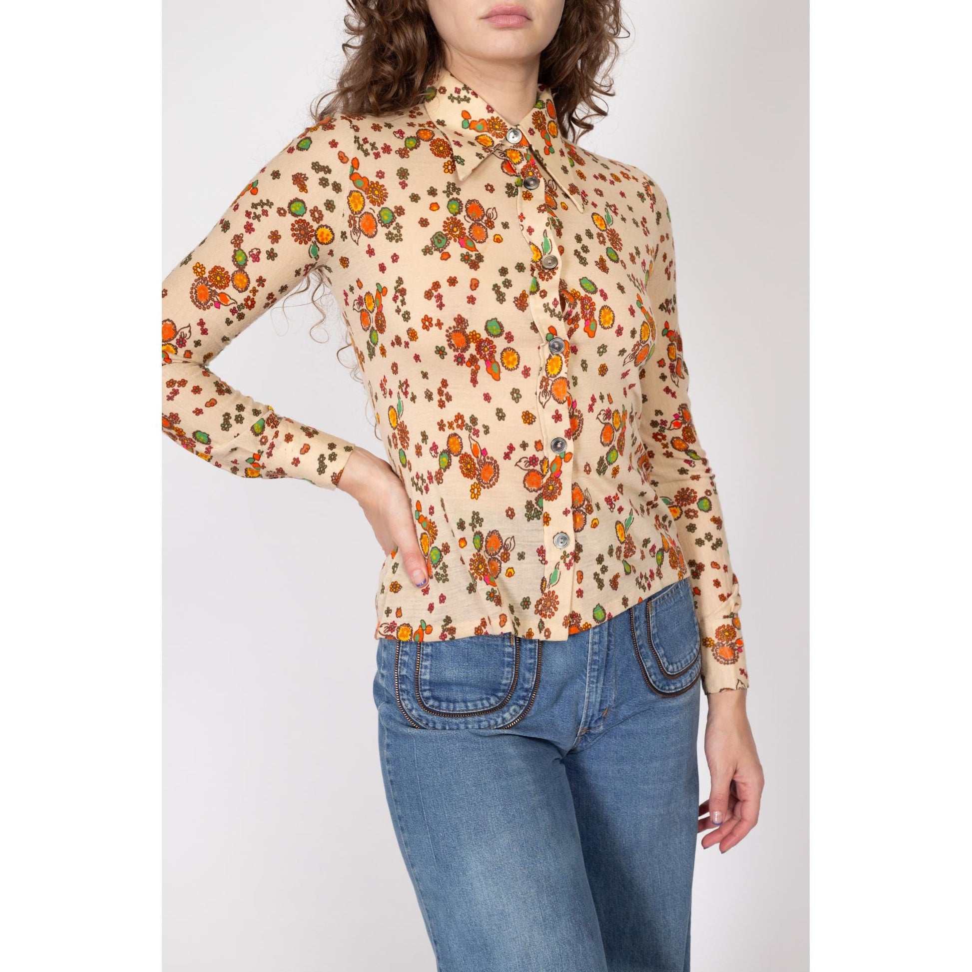 XS 70s Boho Beige Floral Dagger Collar Shirt | Vintage Button Up Long Sleeve Collared Disco Top