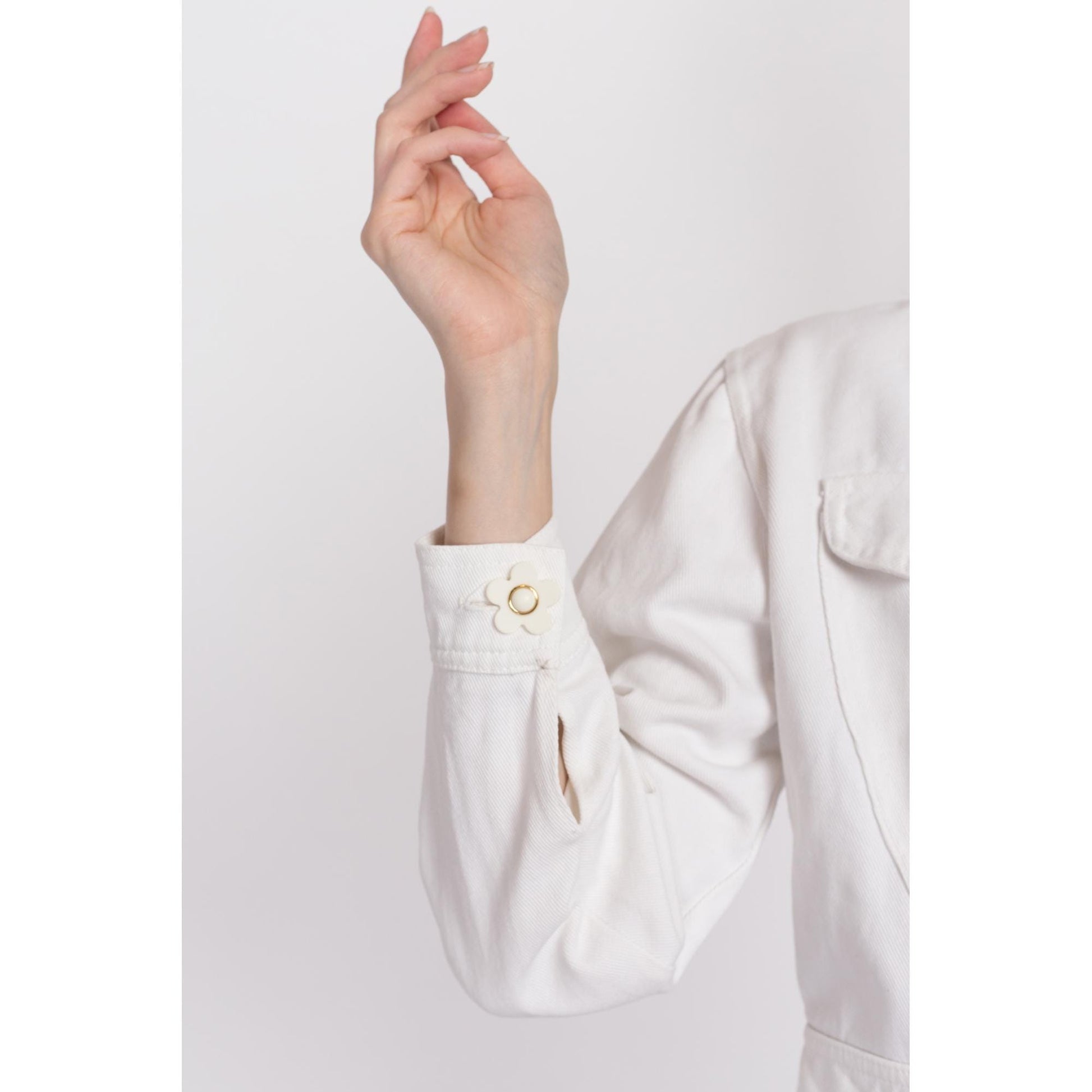 Small 90s White Flower Button Cropped Denim Jacket | Vintage Daisy Floral Rave Wear Jean Jacket