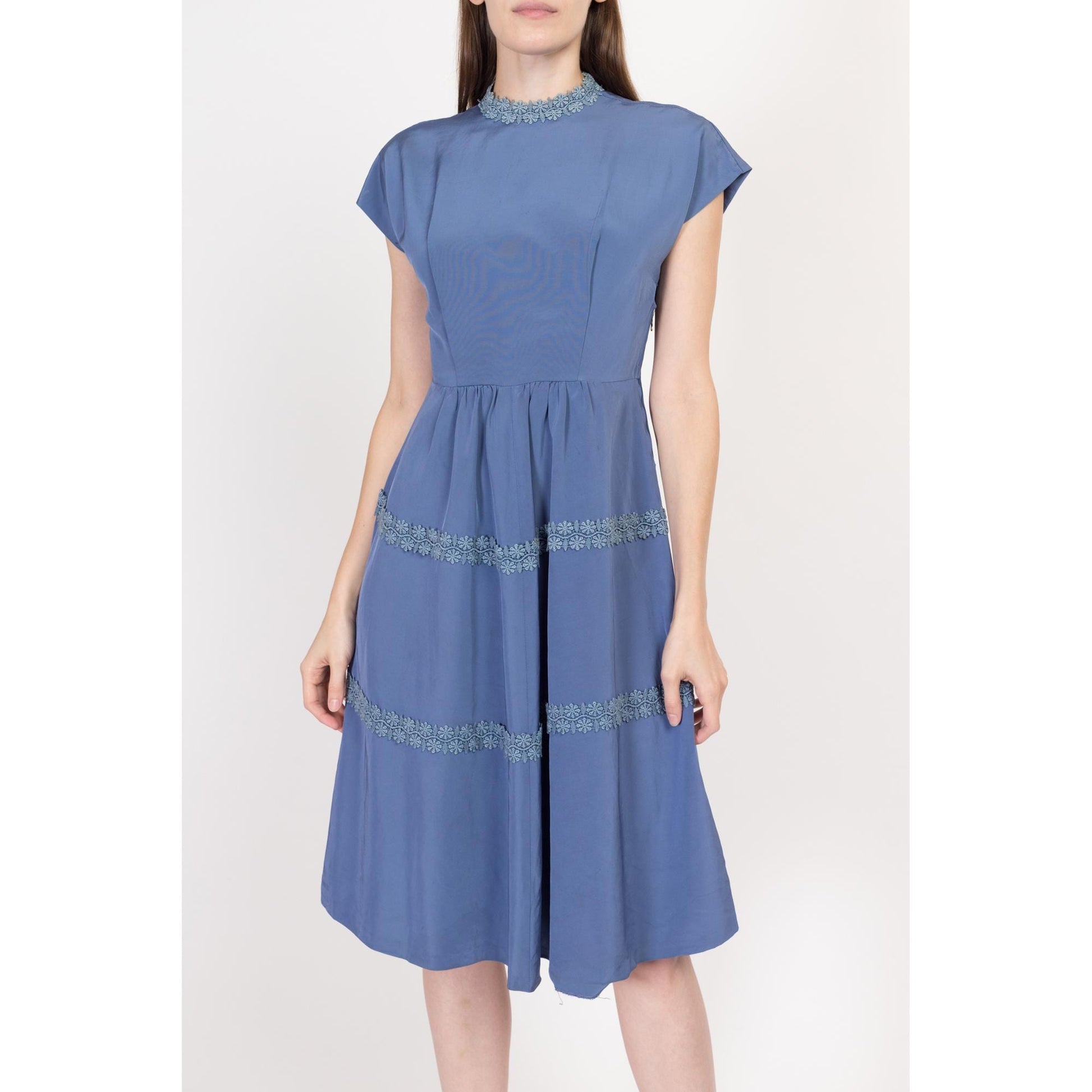 Petite Medium 1950s Slate Blue Crochet Trim Fit & Flare Dress – Flying  Apple Vintage