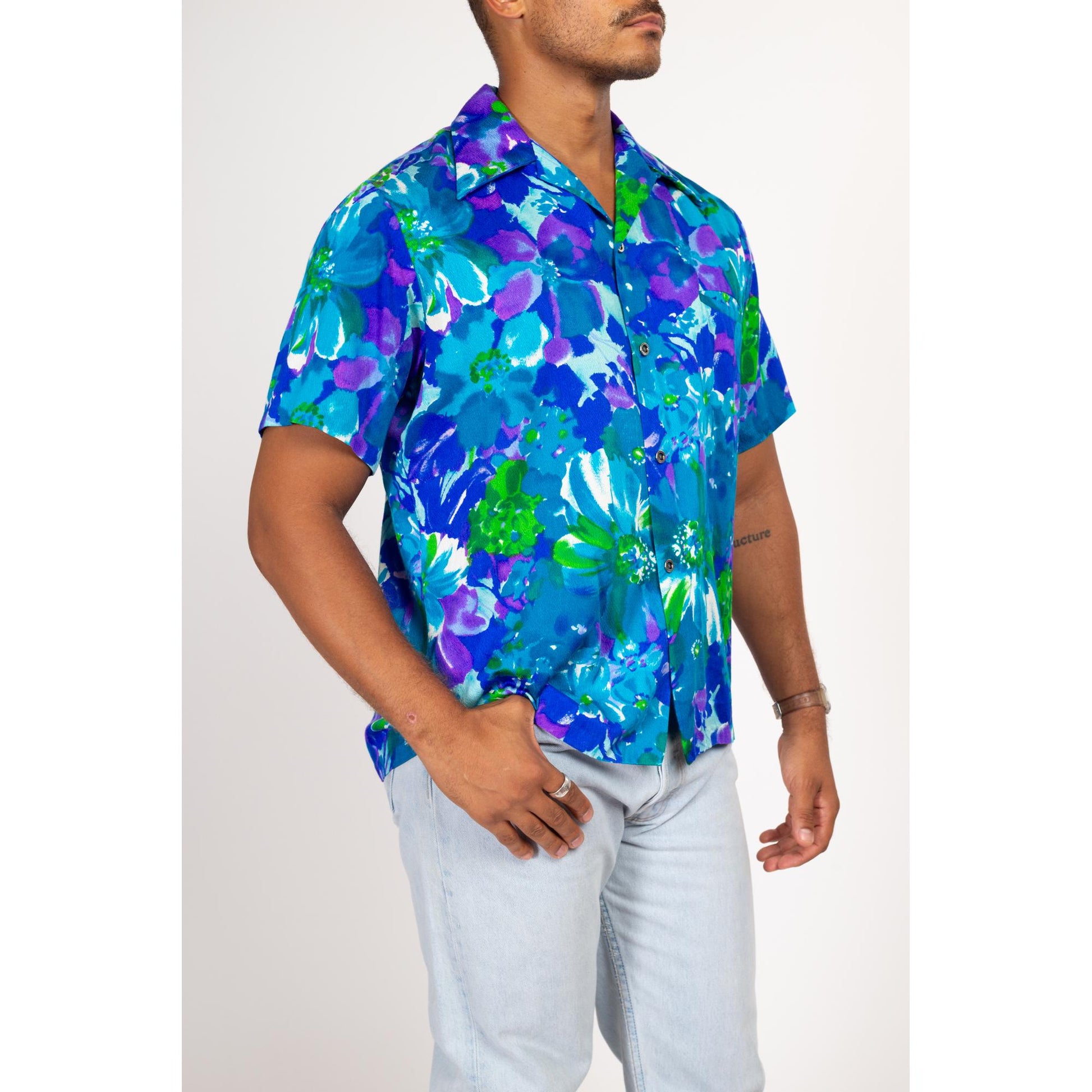 Large 70s Hawaiian Blue Floral Aloha Shirt | Vintage Button Up Tropical Print Wing Collar Top