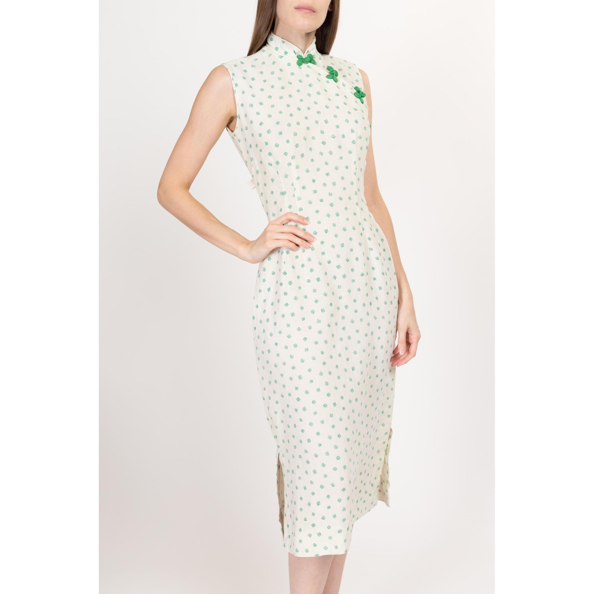 Small 60s White & Green Spiral Print Cheongsam Dress | Vintage Chinese Qipao Sleeveless Midi Wiggle Dress