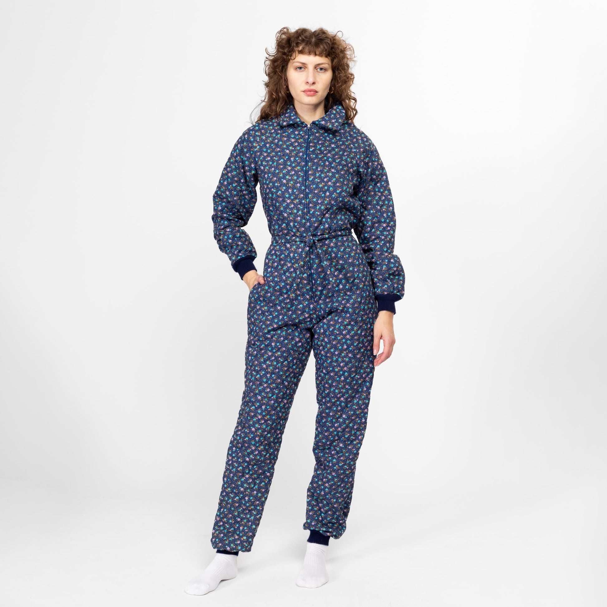 Small 70s 80s Blue Ditsy Floral Quilted Pajama Jumpsuit | Retro Vintage Insulated Zip Up Belted Sleepwear One Piece Loungewear