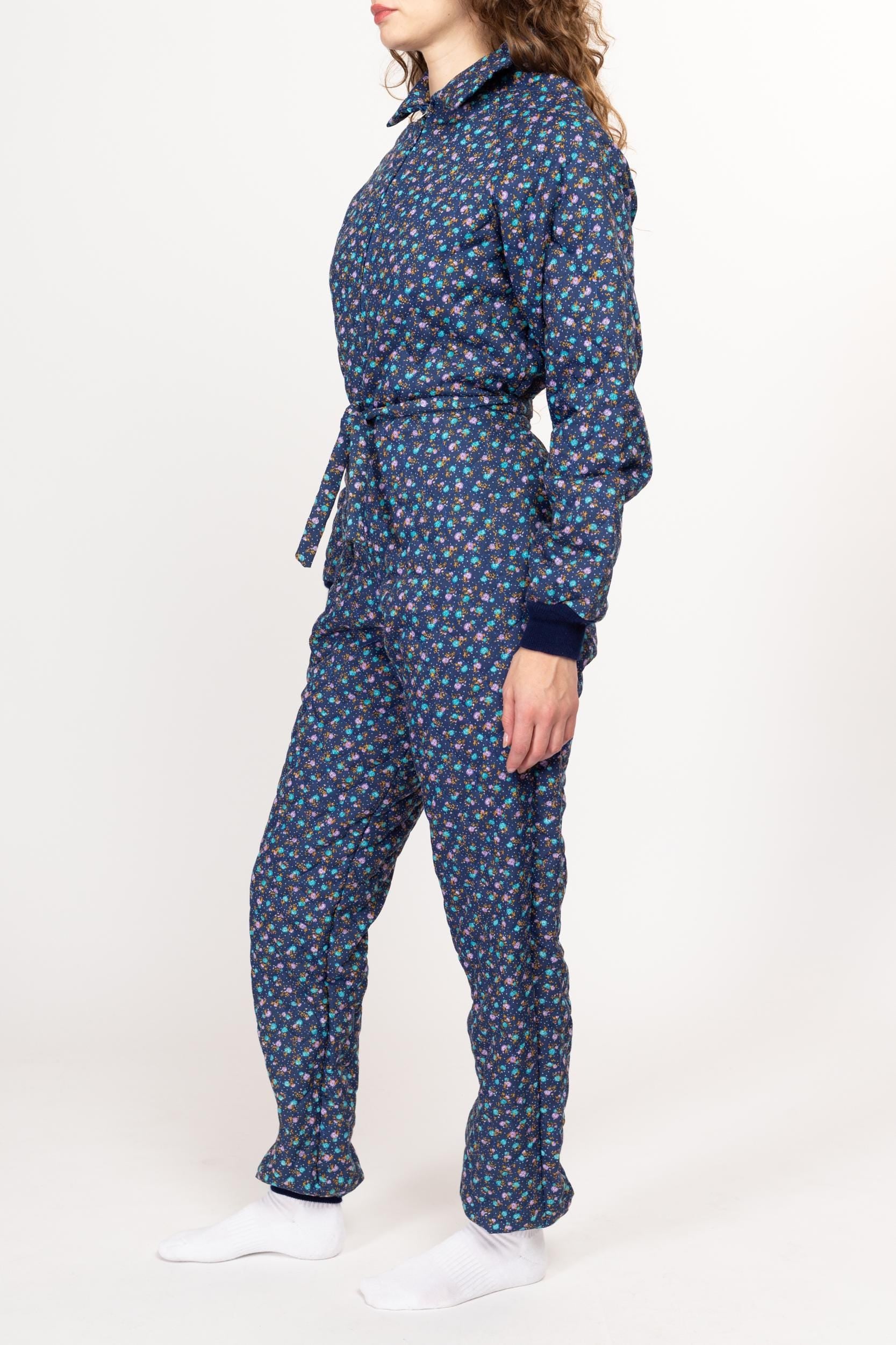 Small 70s 80s Blue Ditsy Floral Quilted Pajama Jumpsuit | Retro Vintage Insulated Zip Up Belted Sleepwear One Piece Loungewear
