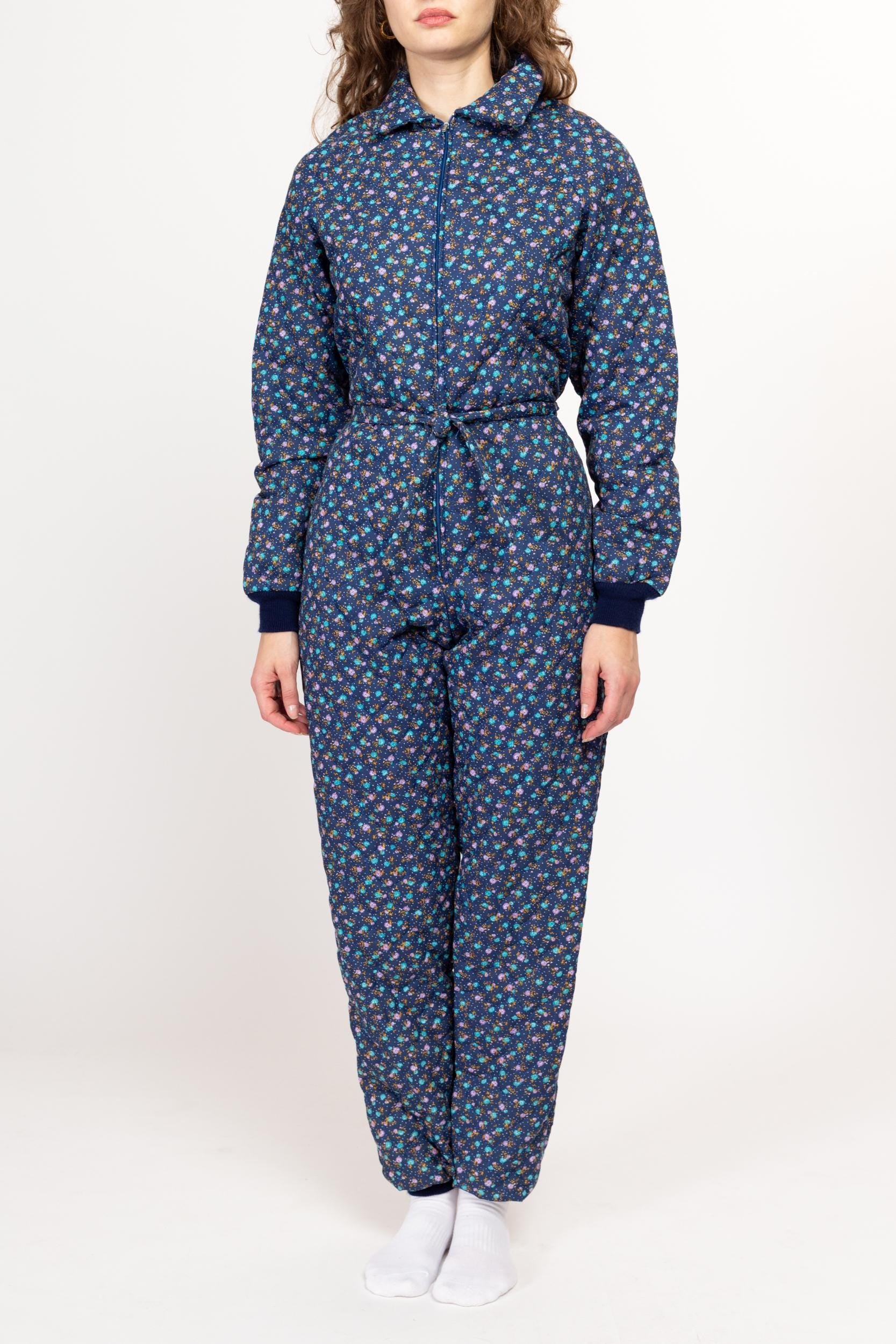 Small 70s 80s Blue Ditsy Floral Quilted Pajama Jumpsuit | Retro Vintage Insulated Zip Up Belted Sleepwear One Piece Loungewear