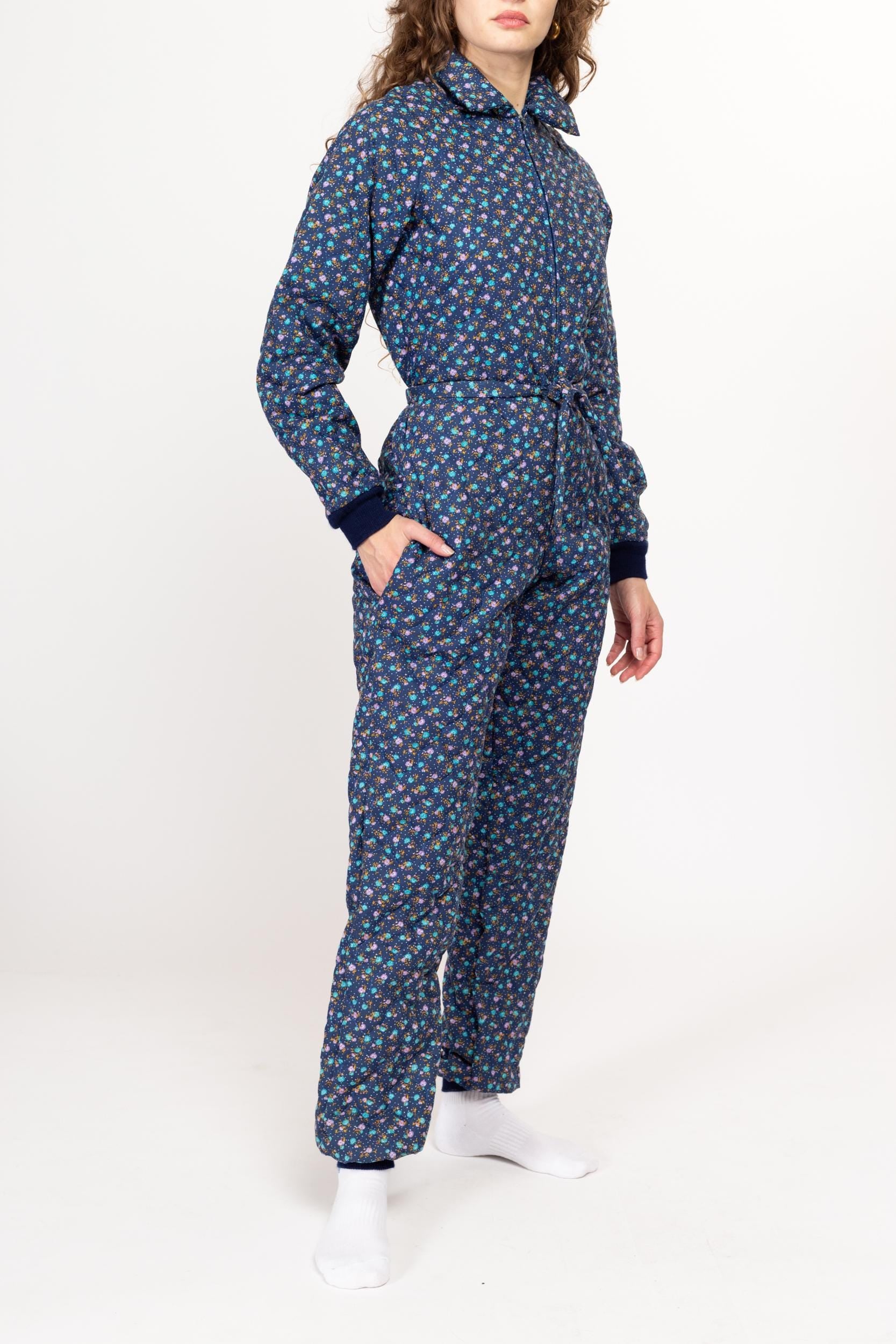 Small 70s 80s Blue Ditsy Floral Quilted Pajama Jumpsuit | Retro Vintage Insulated Zip Up Belted Sleepwear One Piece Loungewear