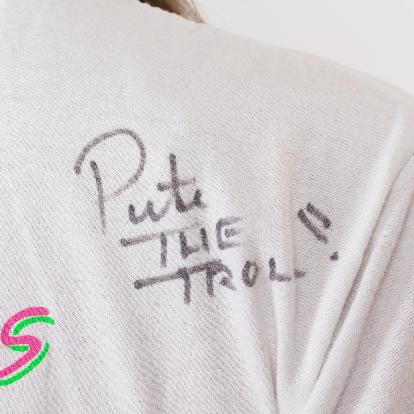 XS 90s "Nanny Nanny Boo Boo" Joe Scruggs Autographed T Shirt | Vintage Kids Music Cartoon Signed Graphic Concert Tee