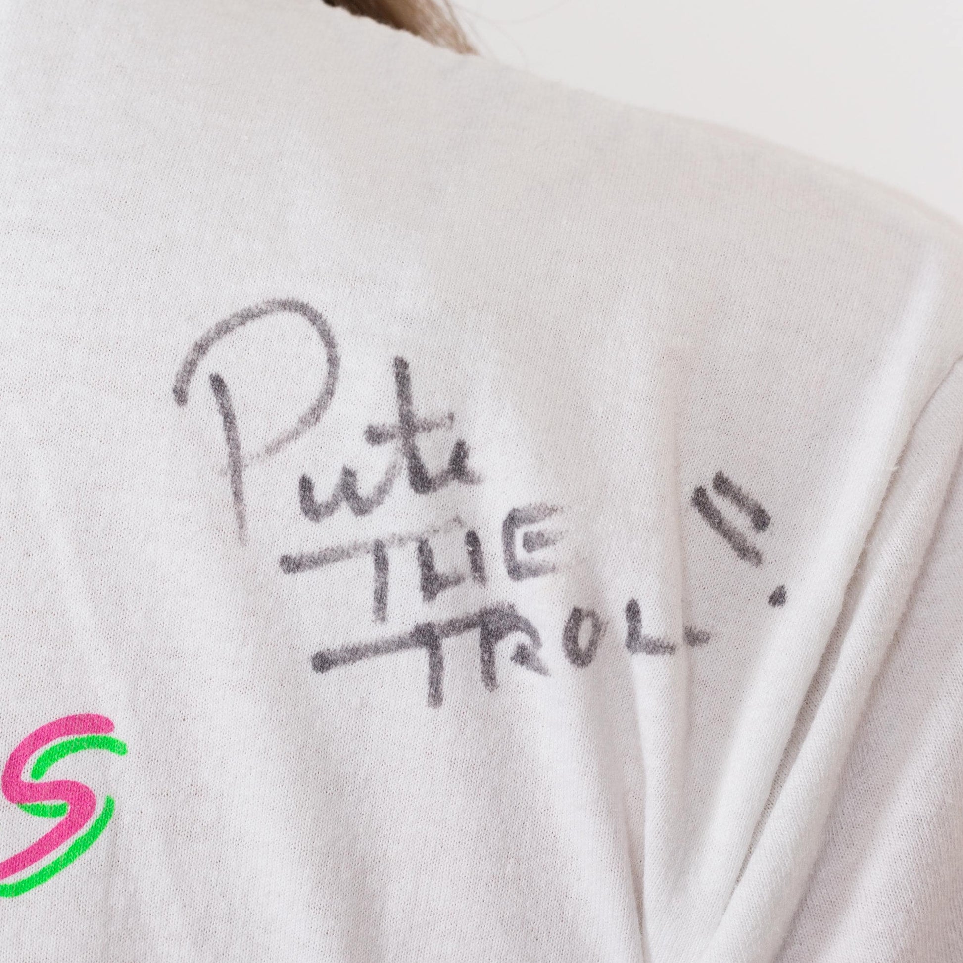 XS 90s "Nanny Nanny Boo Boo" Joe Scruggs Autographed T Shirt | Vintage Kids Music Cartoon Signed Graphic Concert Tee