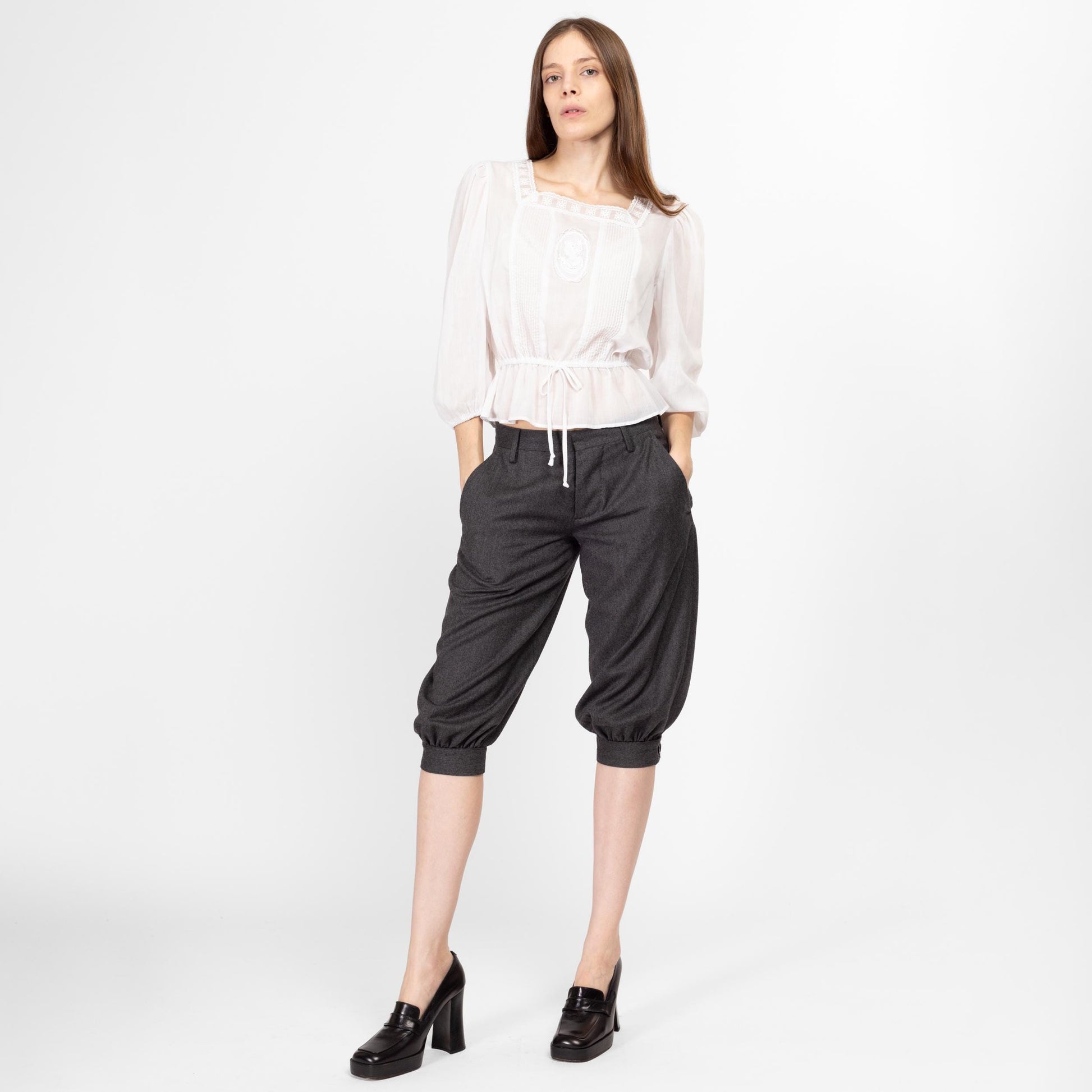 XS Y2K DSquared Grey Wool Cropped Trousers | Vintage 2000s Low Rise Knickerbocker Dress Pants