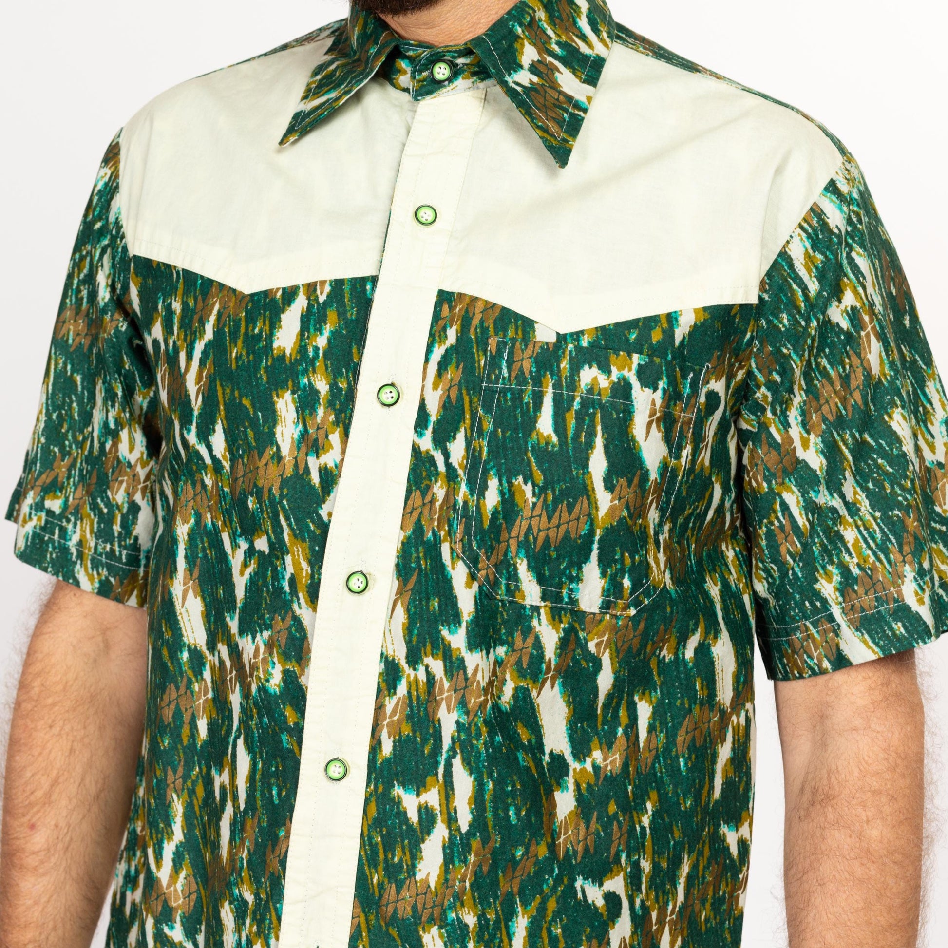 Medium 80s African Green & White Block Print Shirt | Vintage Gold Metallic Collared Short Sleeve Yoke Shirt
