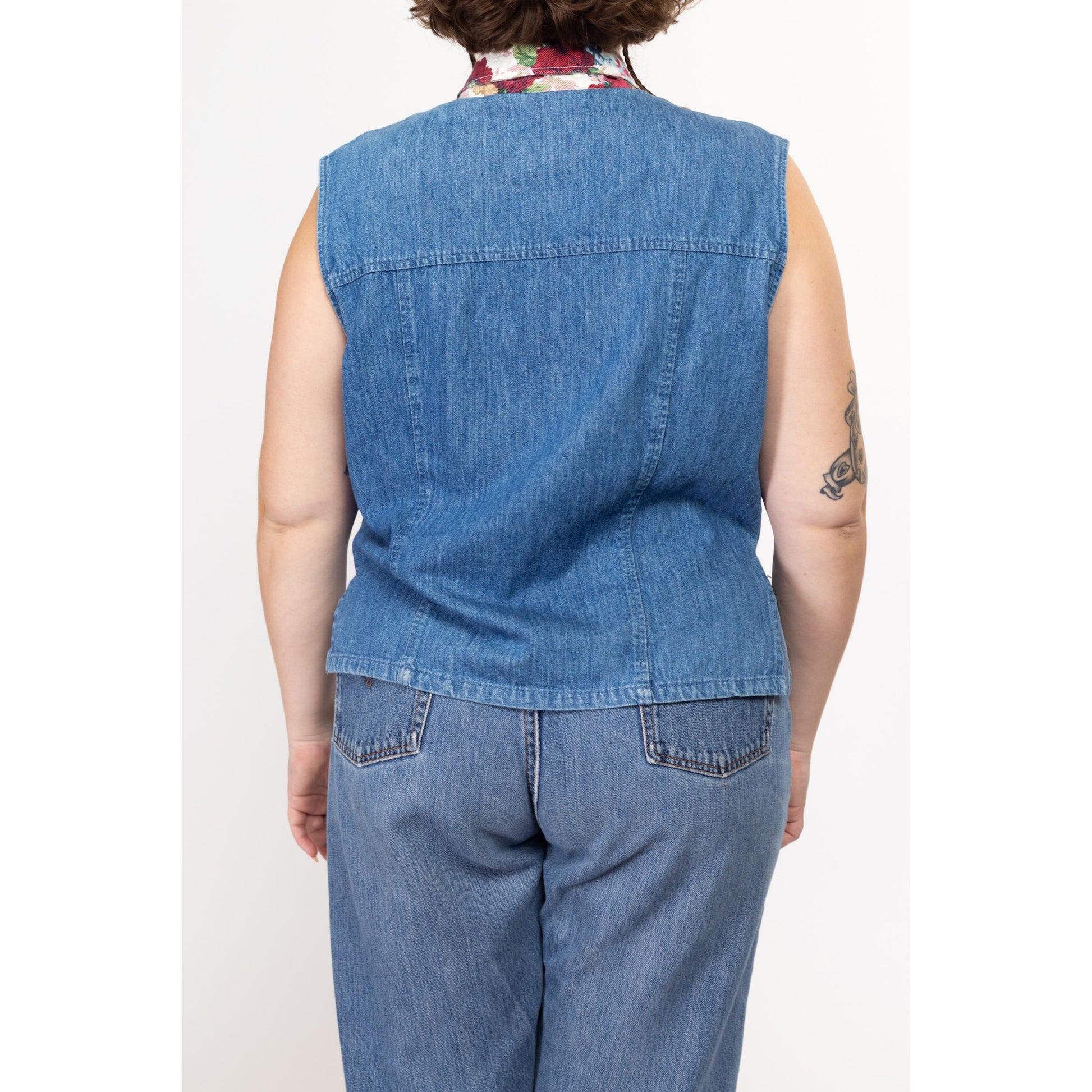 XL 90s Denim Floral Collar Sleeveless Top | Vintage Blue Jean Button Up Vest Shirt