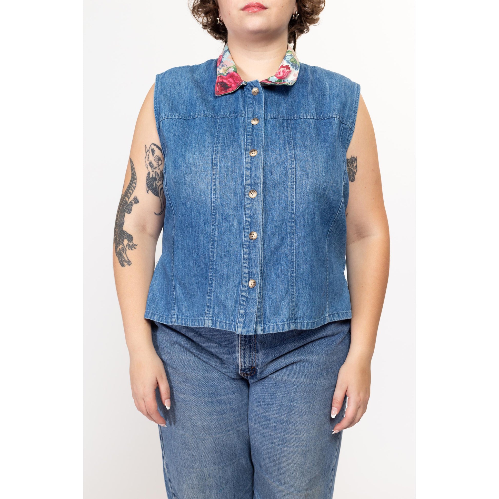 XL 90s Denim Floral Collar Sleeveless Top | Vintage Blue Jean Button Up Vest Shirt