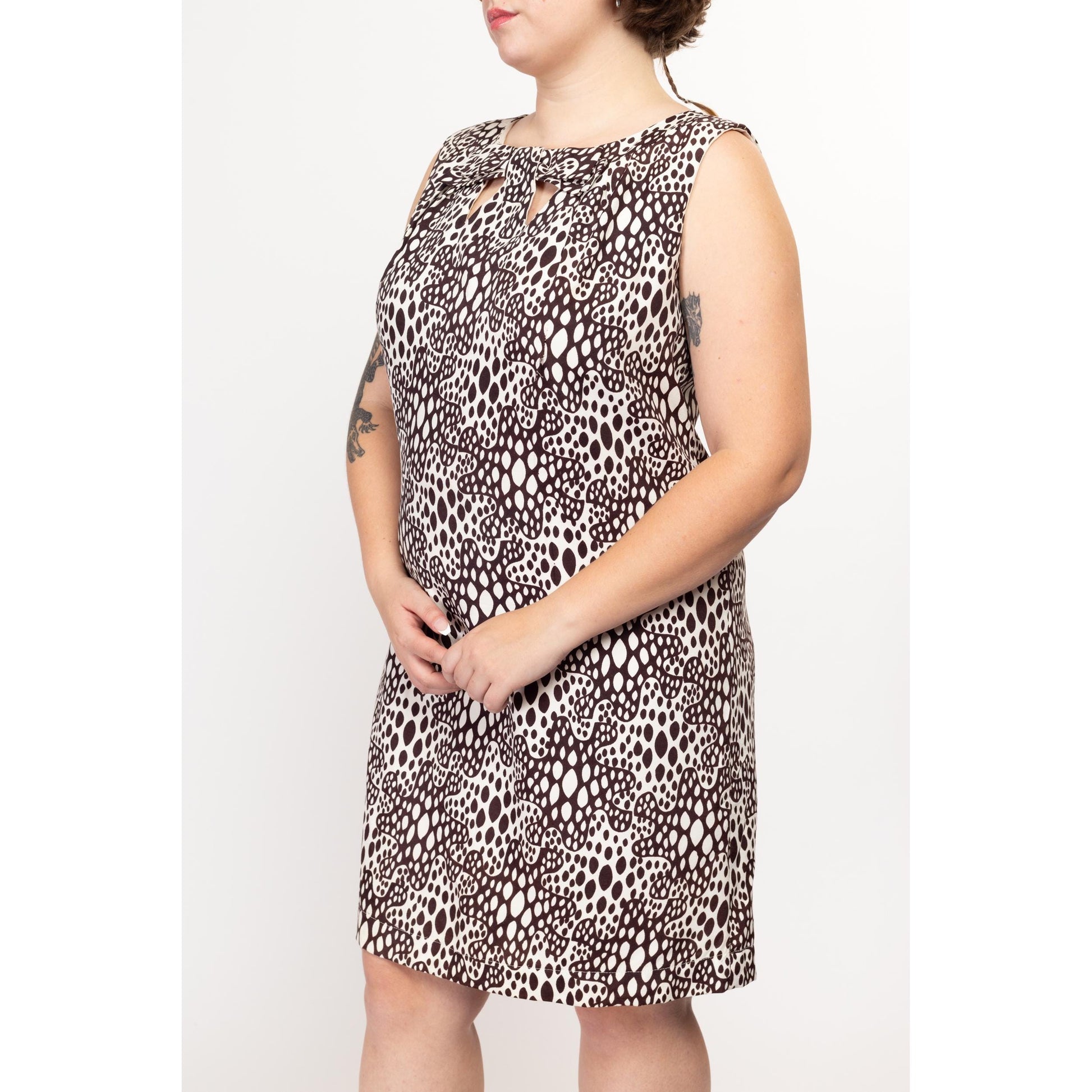 Lrg-XL 60s Mod Op Art Amoeba Print Mini Dress | Vintage Brown White Sleeveless Keyhole Shift Dress