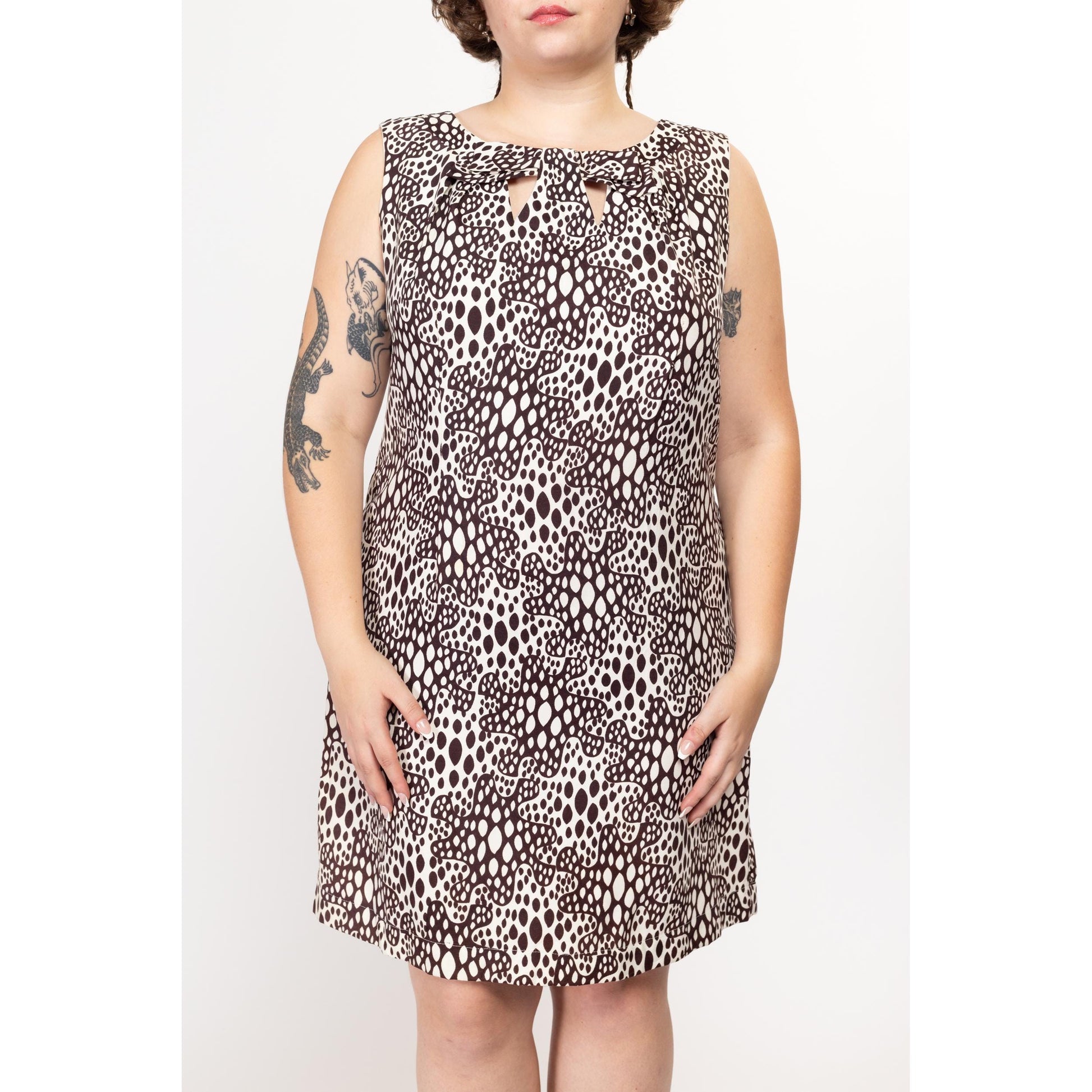 Lrg-XL 60s Mod Op Art Amoeba Print Mini Dress | Vintage Brown White Sleeveless Keyhole Shift Dress