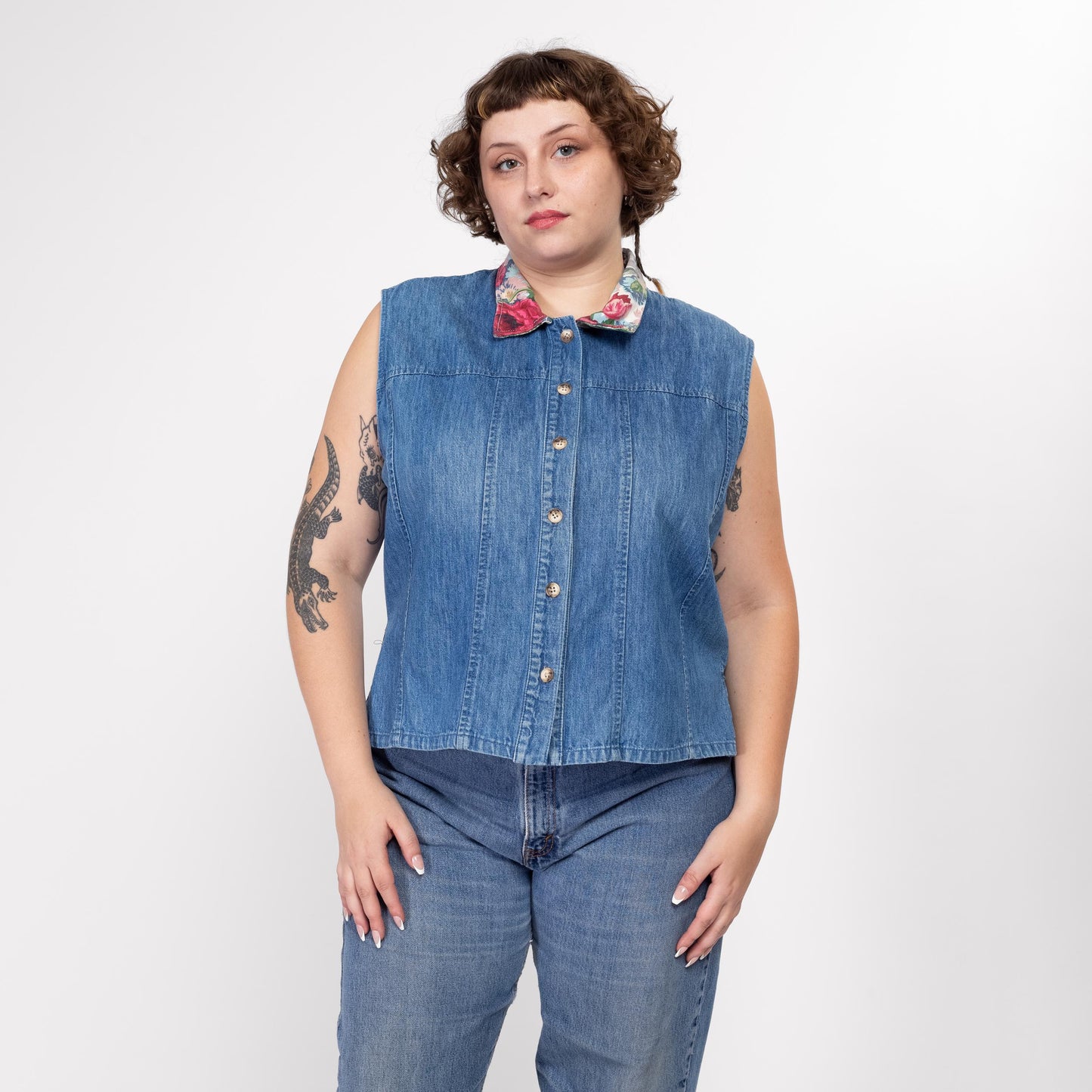 XL 90s Denim Floral Collar Sleeveless Top | Vintage Blue Jean Button Up Vest Shirt