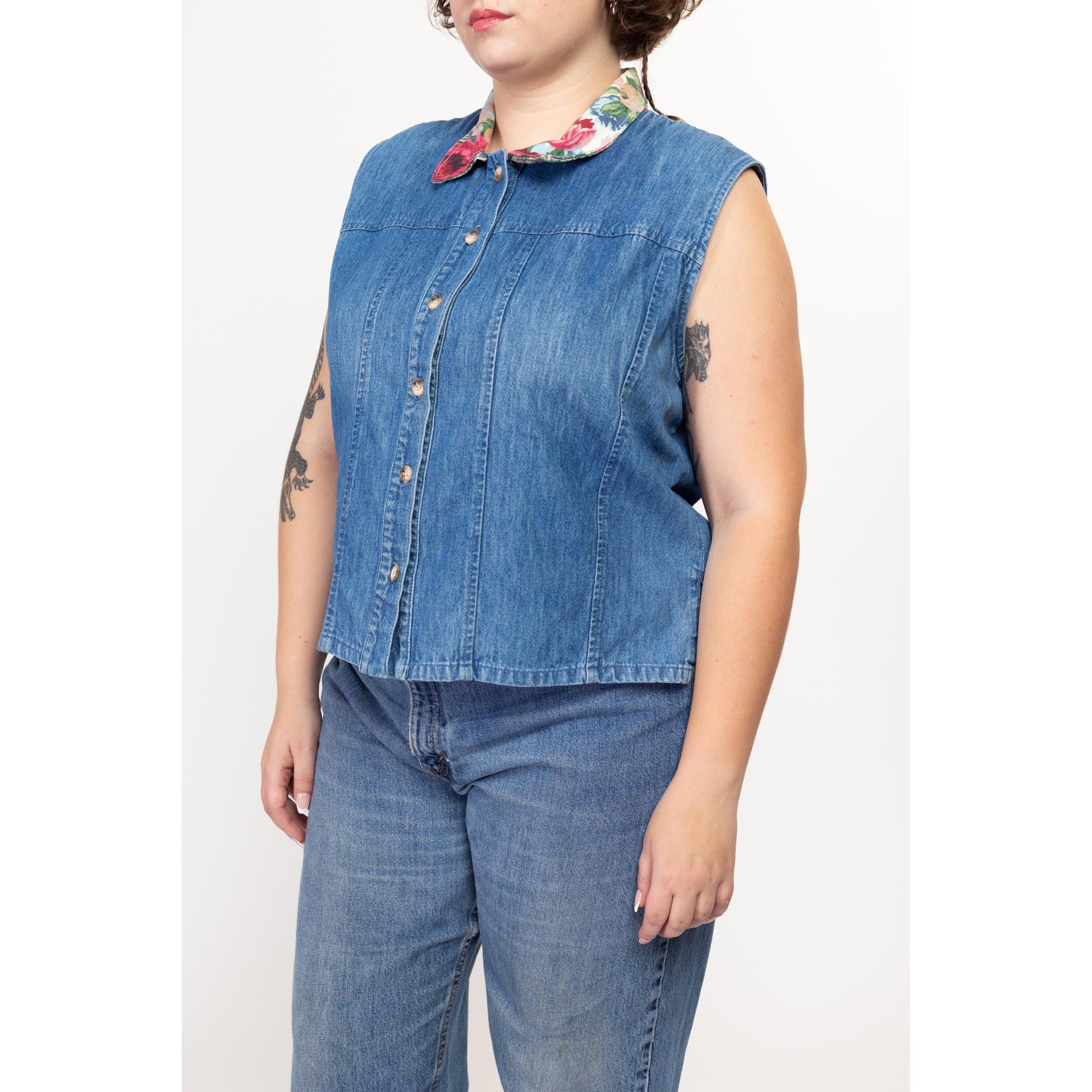 XL 90s Denim Floral Collar Sleeveless Top | Vintage Blue Jean Button Up Vest Shirt