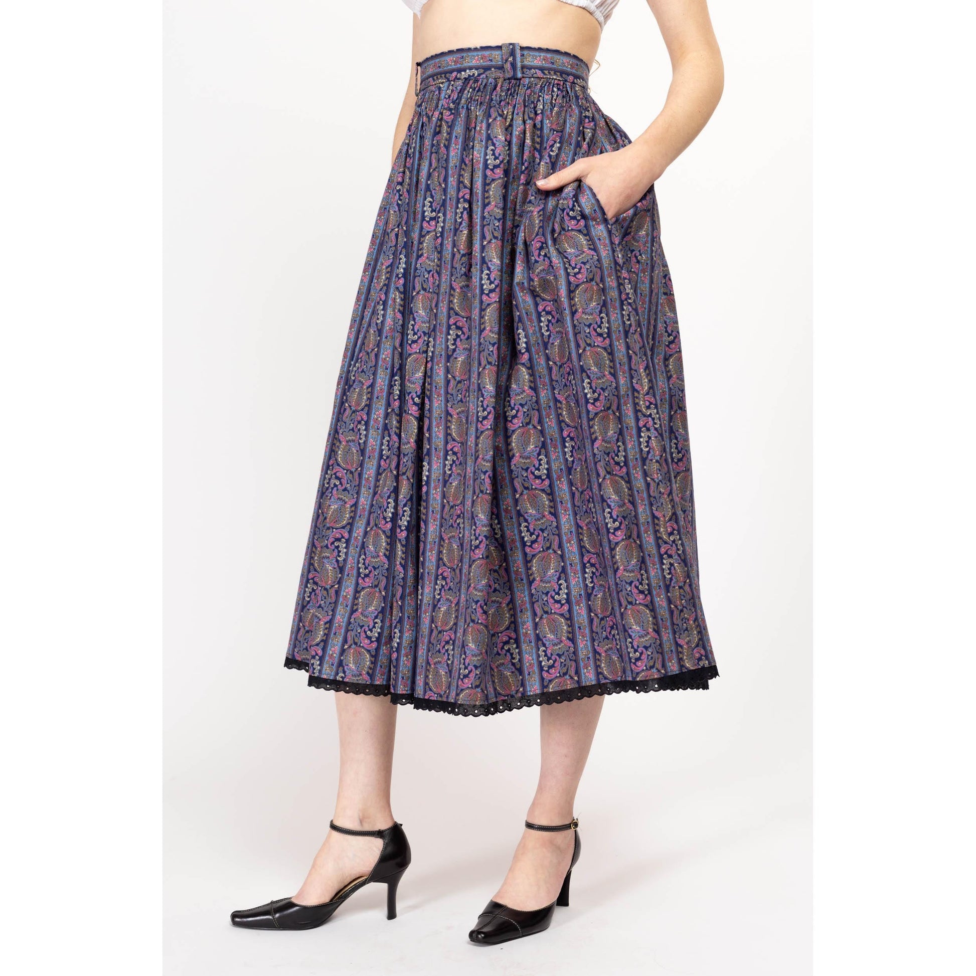 Medium 80s Purple Floral Alpen Trachten Folk Skirt 29" | Vintage Oktoberfest Austrian Boho Pocket Midi Skirt