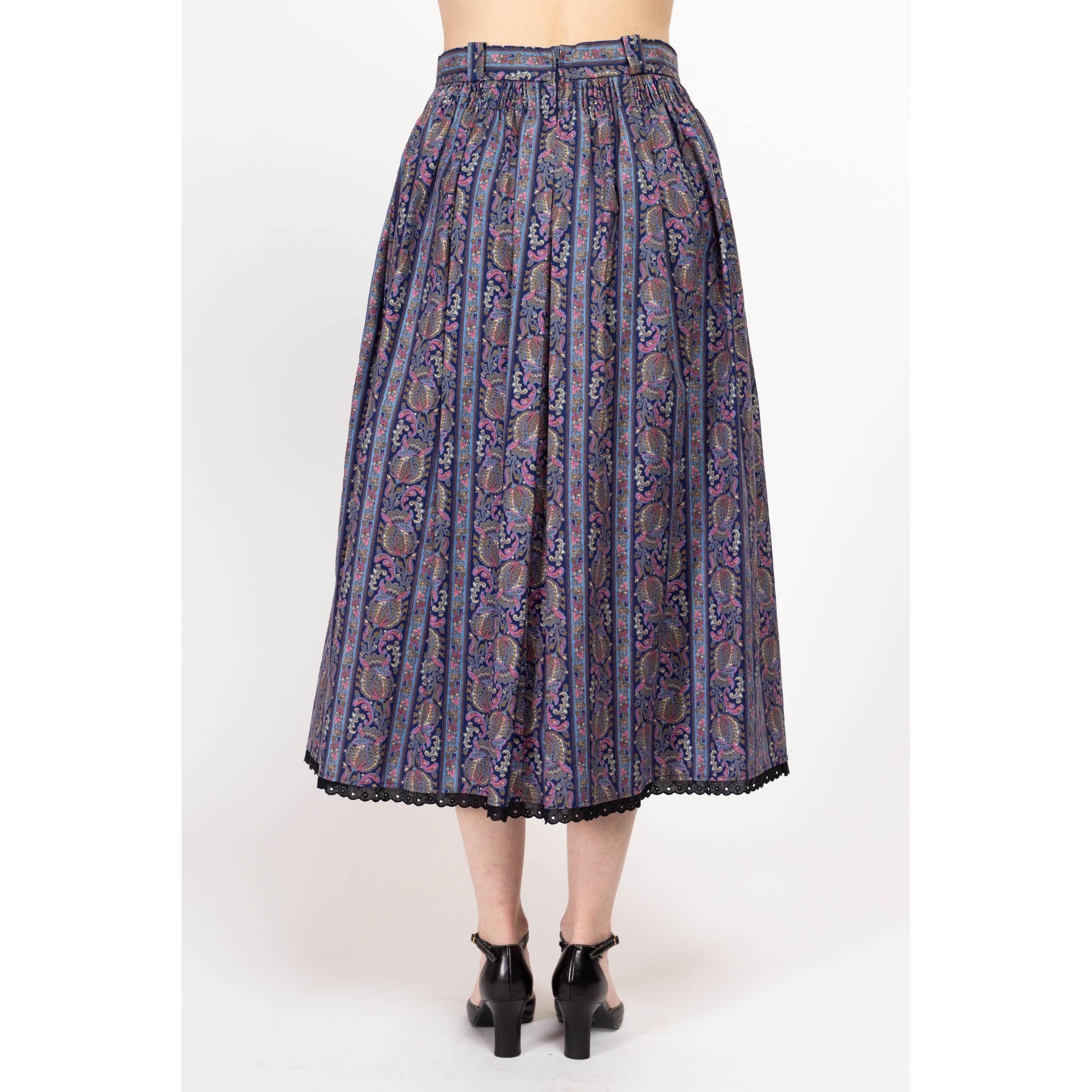 Medium 80s Purple Floral Alpen Trachten Folk Skirt 29" | Vintage Oktoberfest Austrian Boho Pocket Midi Skirt