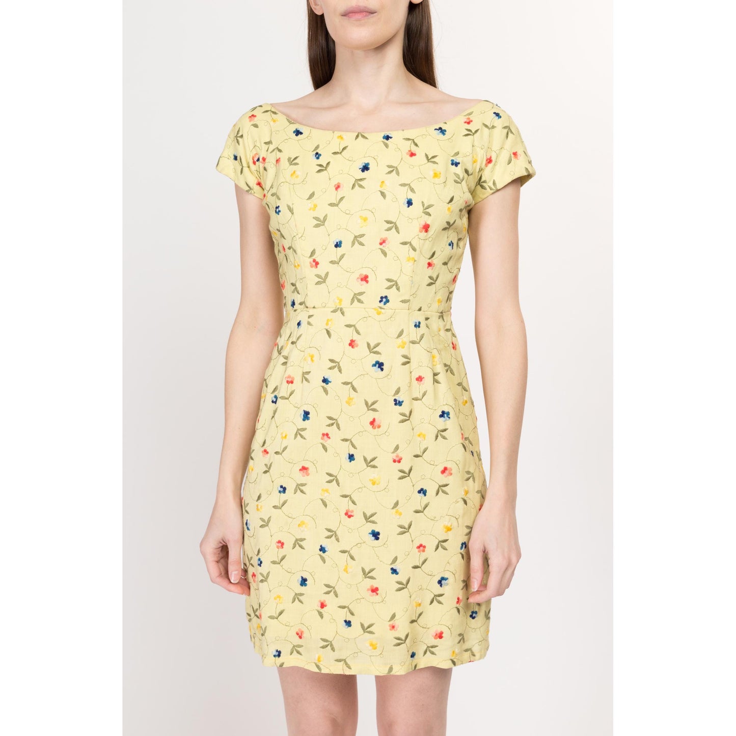 Small 60s Butter Yellow Embroidered Floral Mini Sheath Dress | Vintage Short Sleeve Wiggle Pencil Dress