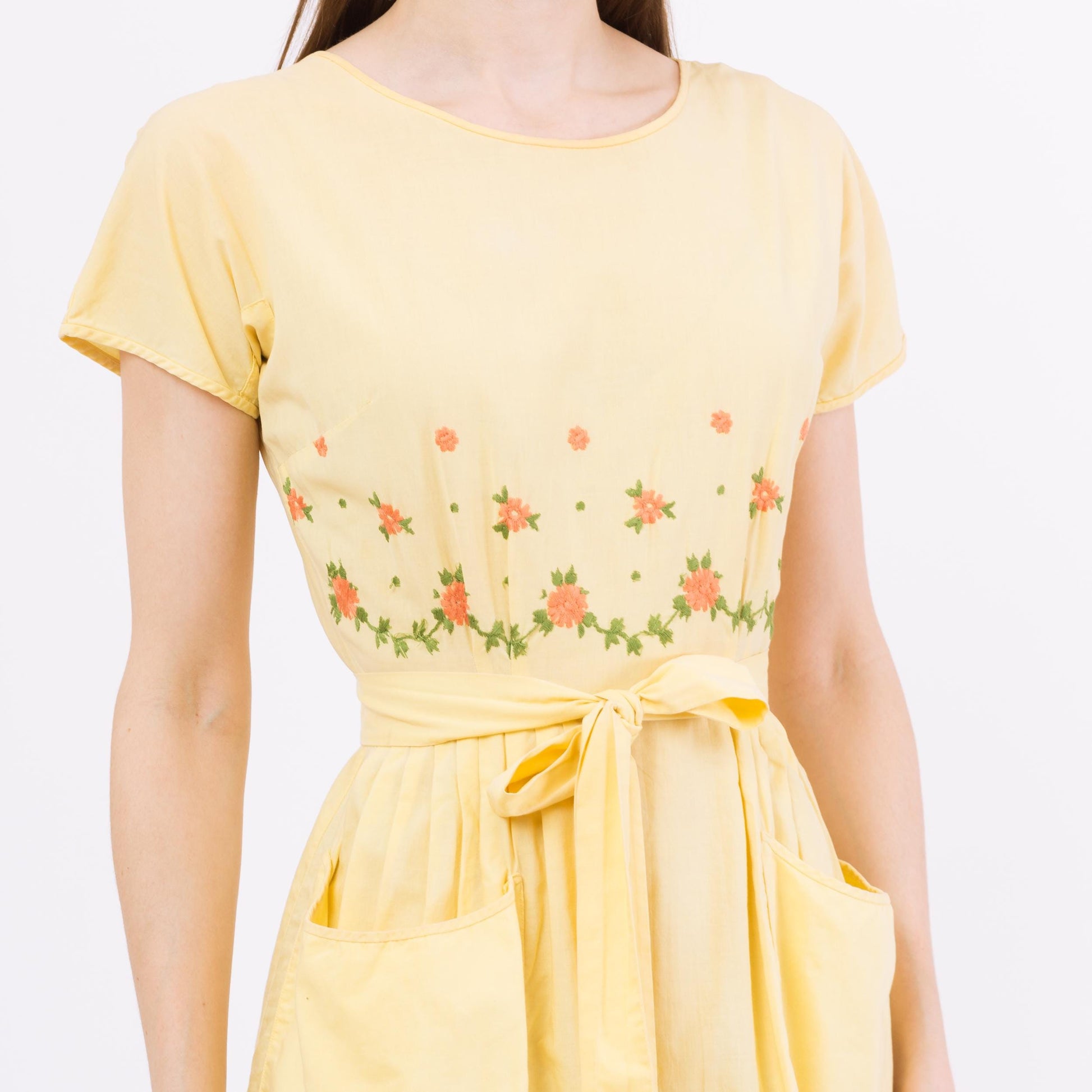 XS-Sm 1950s Swirl Yellow Floral Embroidered Wrap Dress XS-Sm 1950s Swirl Yellow Floral Embroidered Wrap Dress