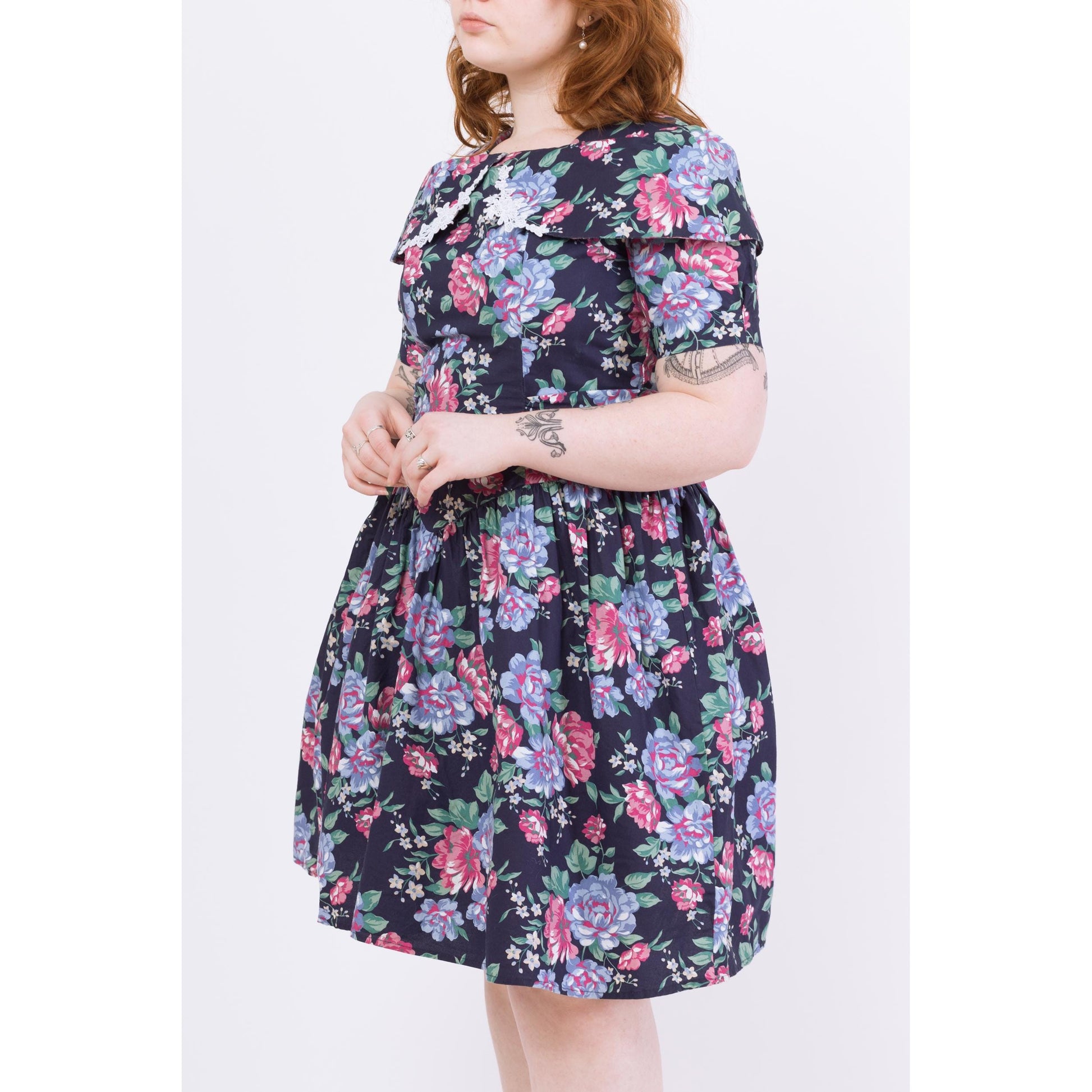 Vintage 80s Navy Blue Floral Cotton Party Dress - Medium to Large | Princess Waist Fit & Flare Retro Cape Collar Knee Length Dress
