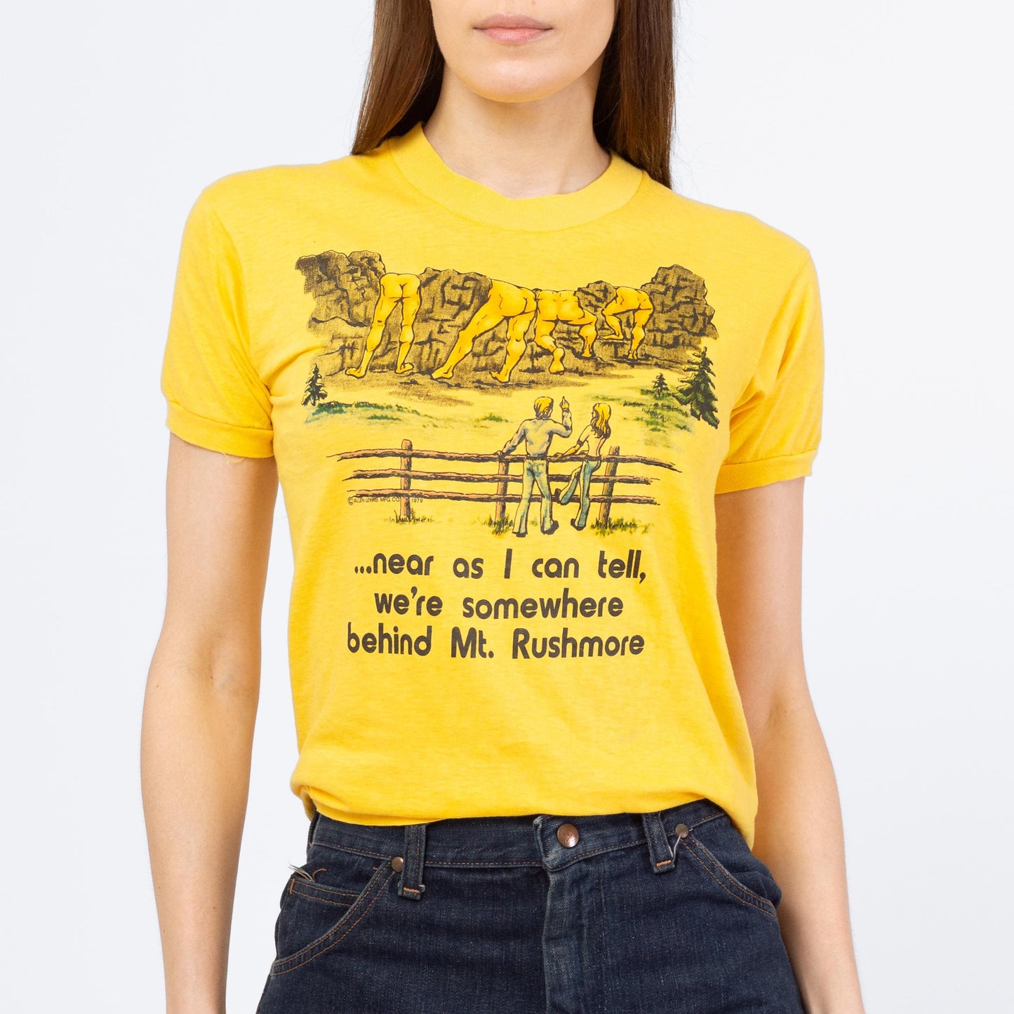 Vintage 70s Mount Rushmore Funny Graphic Tee - XS to Small | "Behind Mt Rushmore" Yellow South Dakota Travel T Shirt