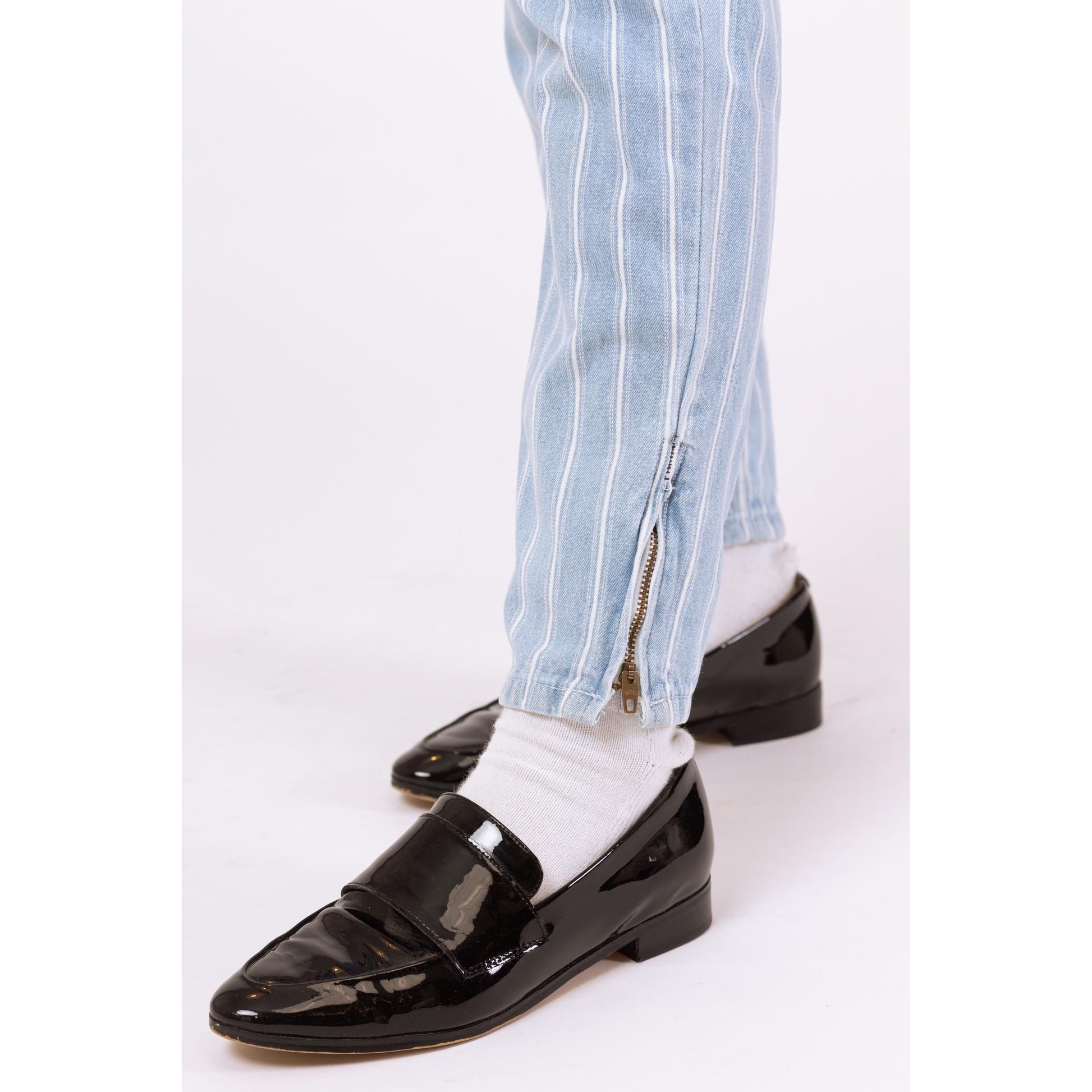 Vintage 80s Pinstriped High Waisted Jeans - Extra Small, 25" Waist | Light Blue Striped Denim Tapered Leg Casual Mom Jeans