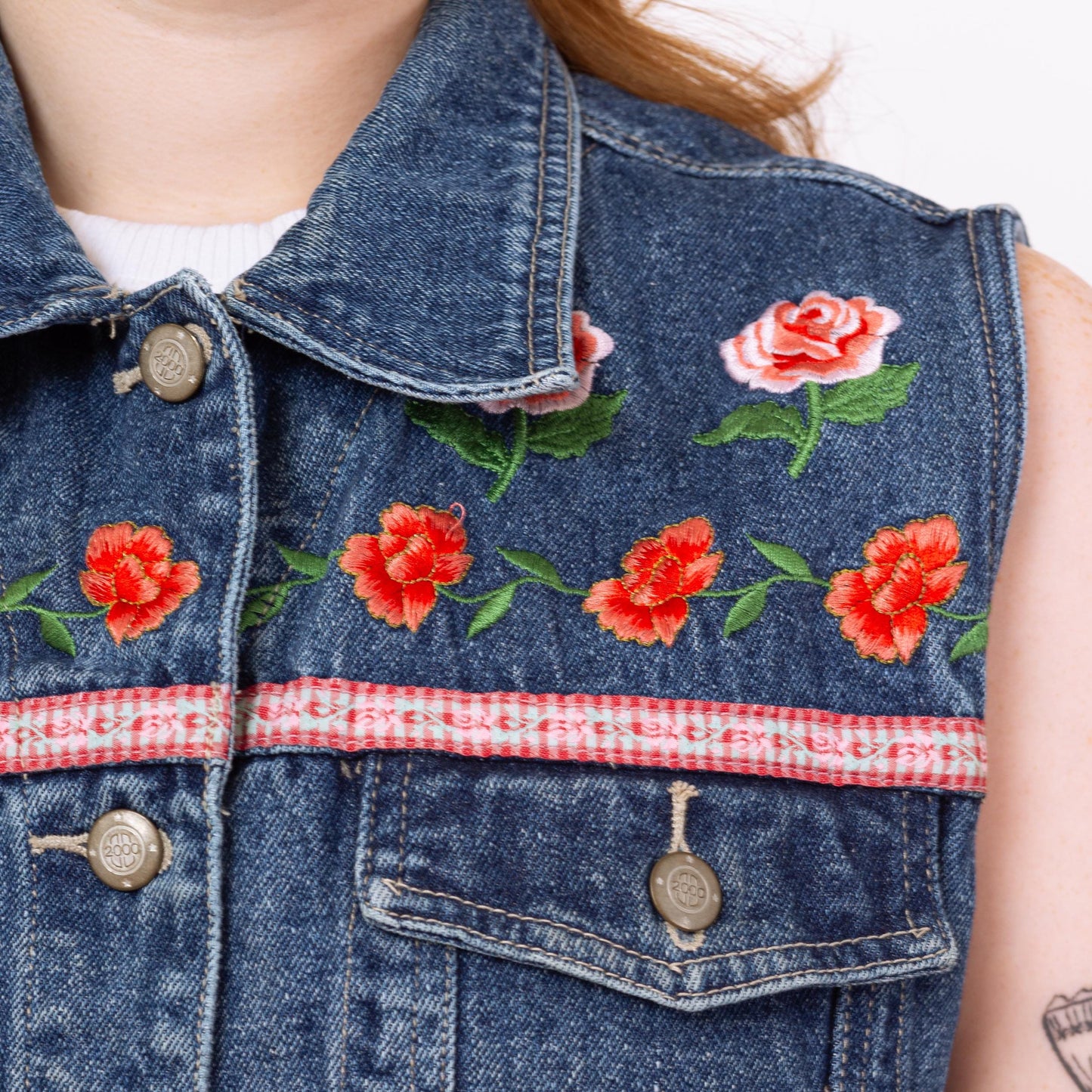 Vintage 90s Floral Embroidered Denim Vest - Large | Western Blue Jean Sleeveless Grunge Shirt