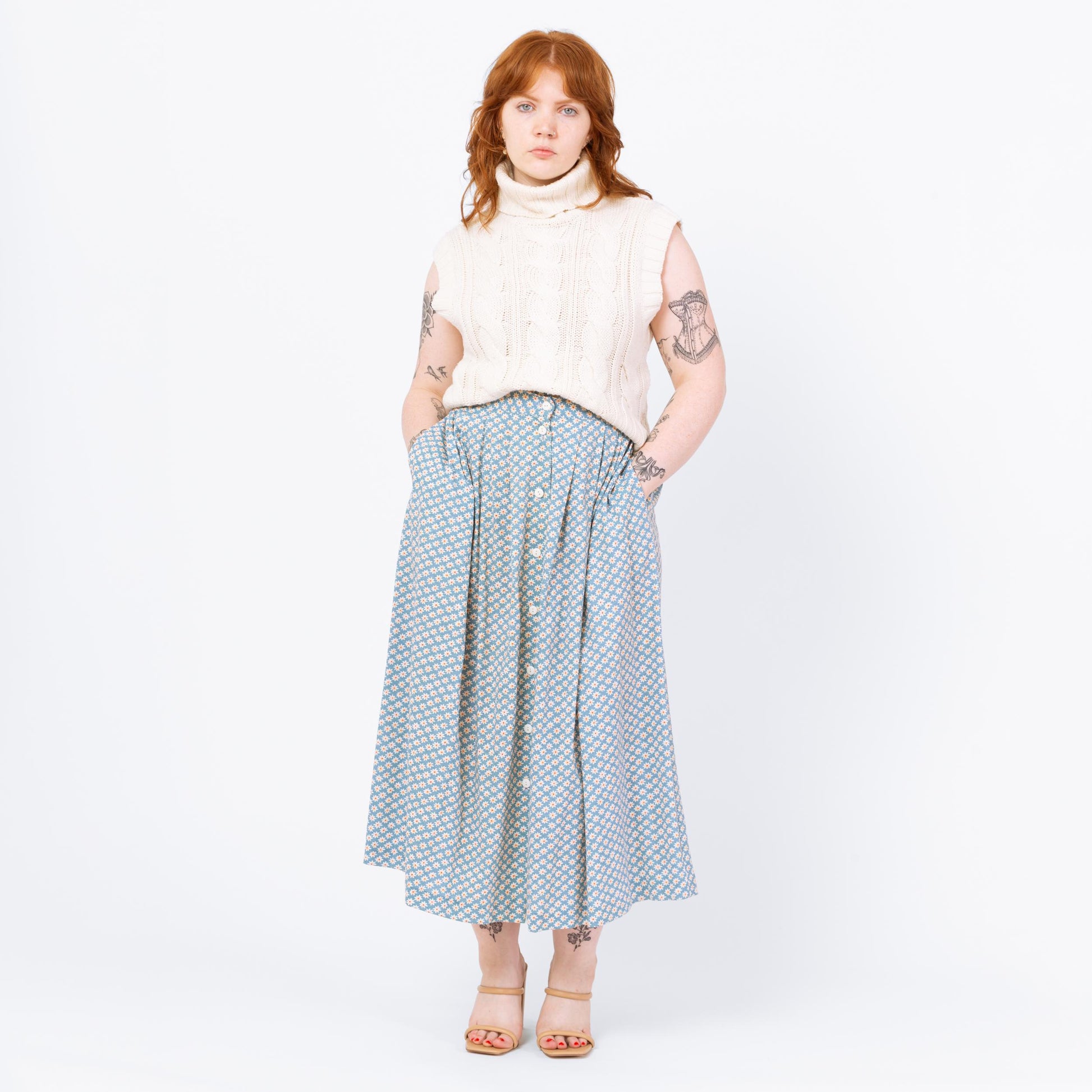 Vintage 90s Blue Daisy Floral Print Maxi Skirt - Large, 31"-32" Waist | High Waisted Pleated Boho Long Pocket Skirt