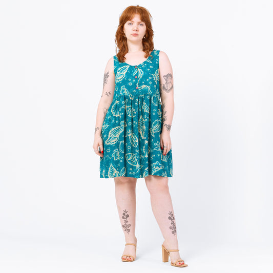 Vintage 90s Teal Fish & Seashell Batik Print Mini Sundress - Medium | Blue Tie Dye Summer Dress, Boho Sleeveless Button Up Beach Dress