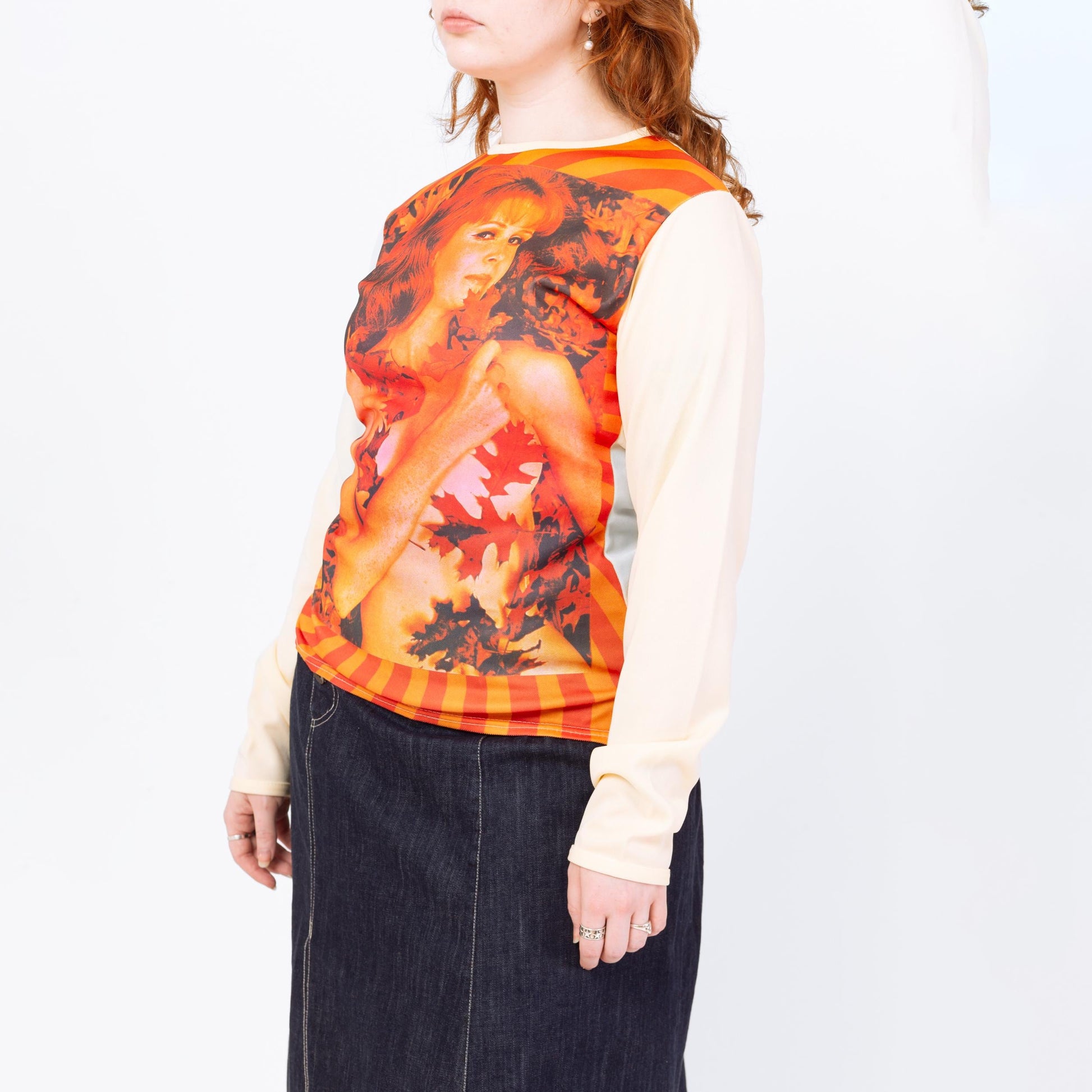 Vintage 70s Fall Leaves Pinup Model Photo Print Tee - Medium to Large | Graphic Photoprint Long Sleeve T Shirt