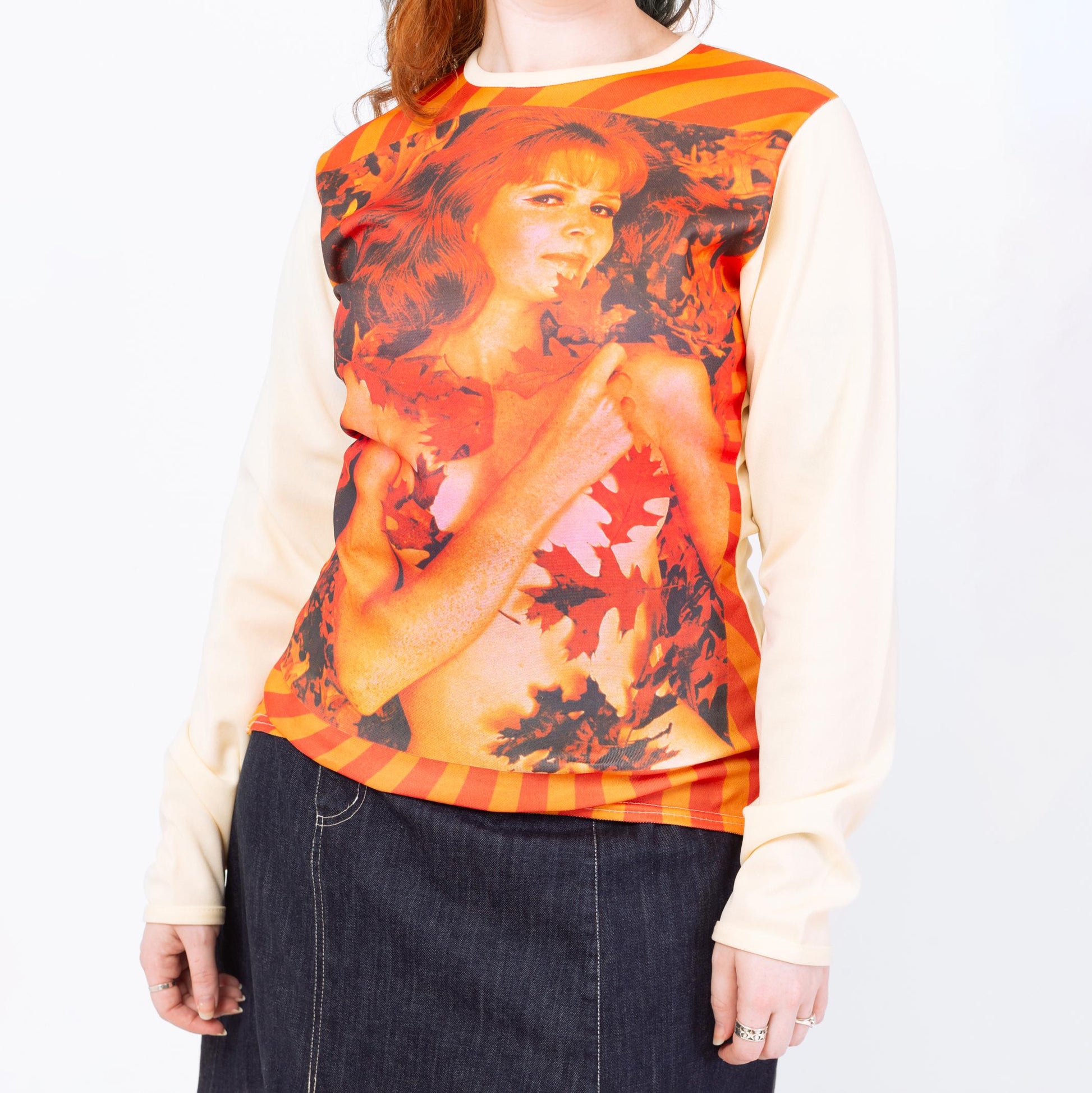 Vintage 70s Fall Leaves Pinup Model Photo Print Tee - Medium to Large | Graphic Photoprint Long Sleeve T Shirt