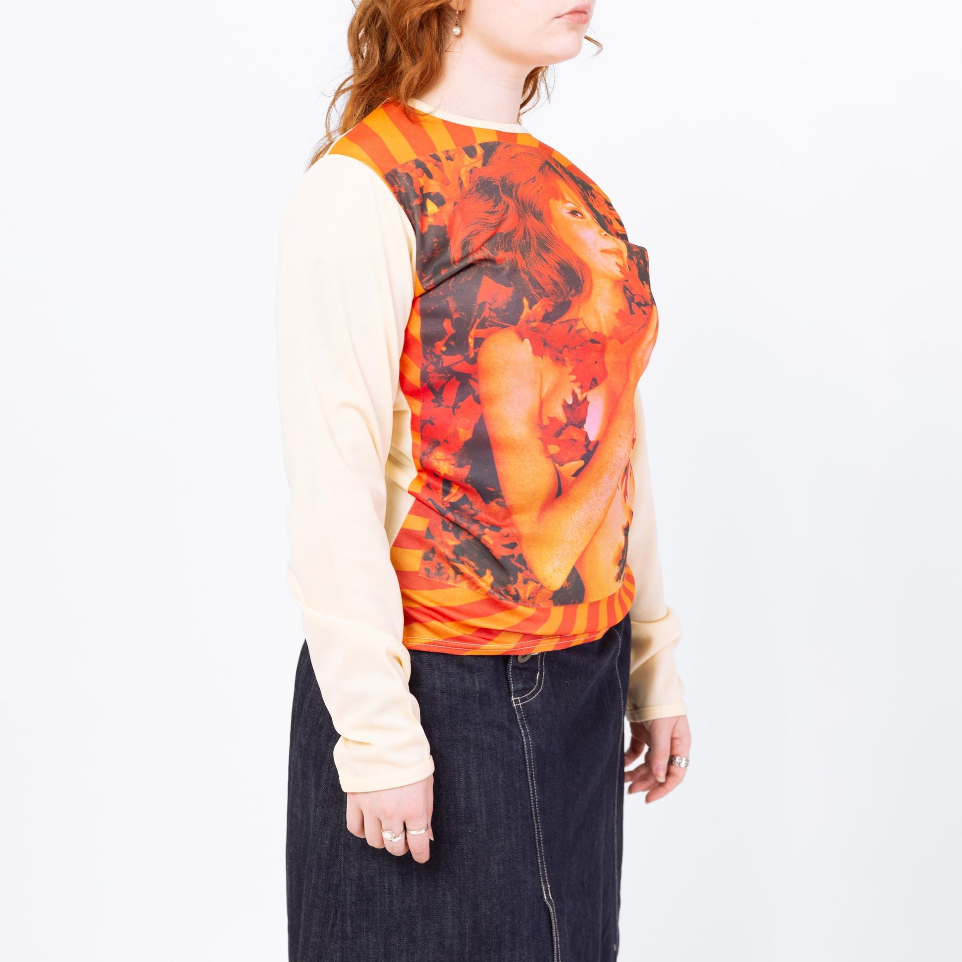 Vintage 70s Fall Leaves Pinup Model Photo Print Tee - Medium to Large | Graphic Photoprint Long Sleeve T Shirt