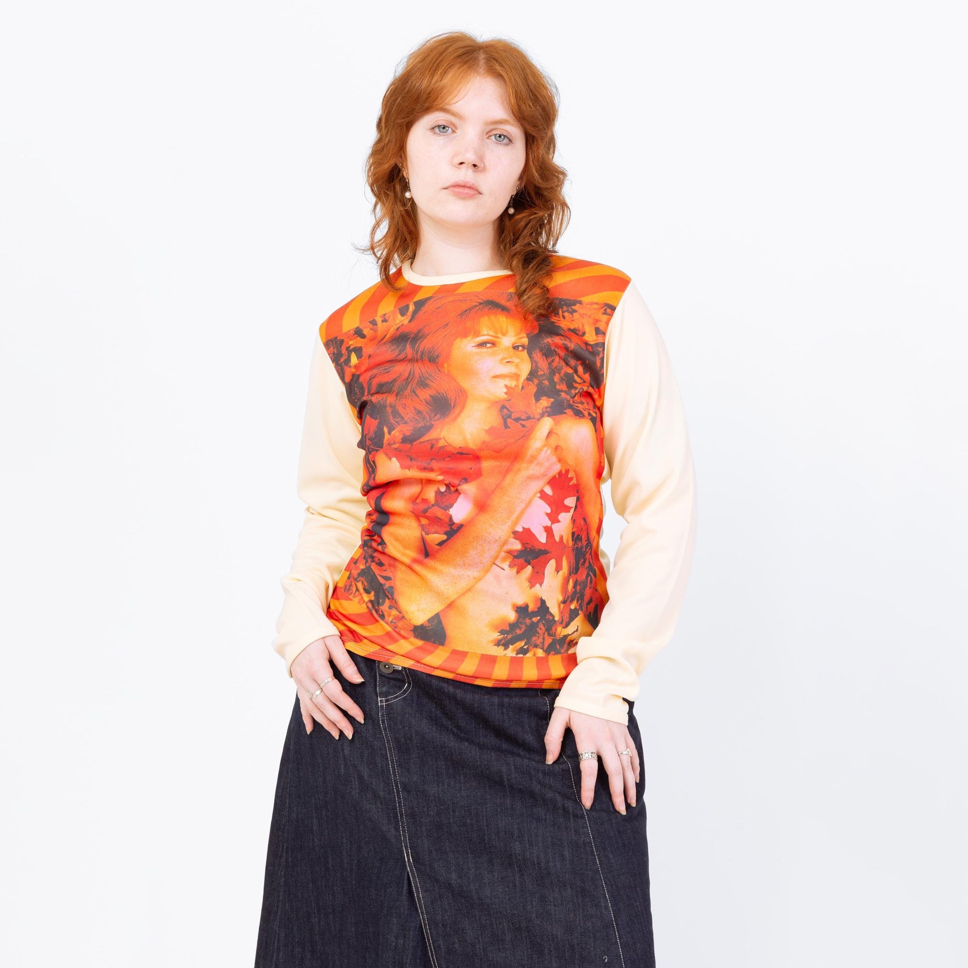 Vintage 70s Fall Leaves Pinup Model Photo Print Tee - Medium to Large | Graphic Photoprint Long Sleeve T Shirt