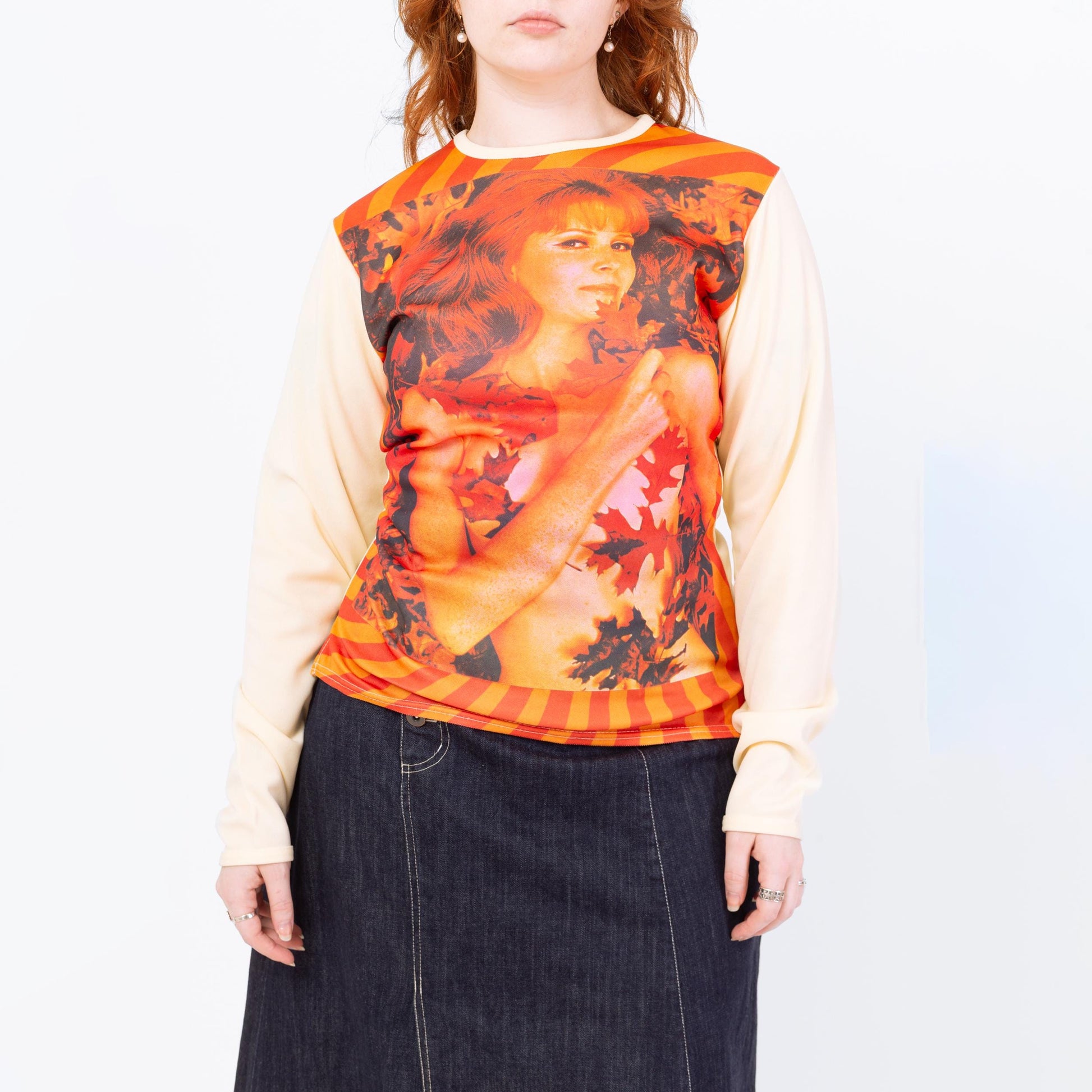 Vintage 70s Fall Leaves Pinup Model Photo Print Tee - Medium to Large | Graphic Photoprint Long Sleeve T Shirt
