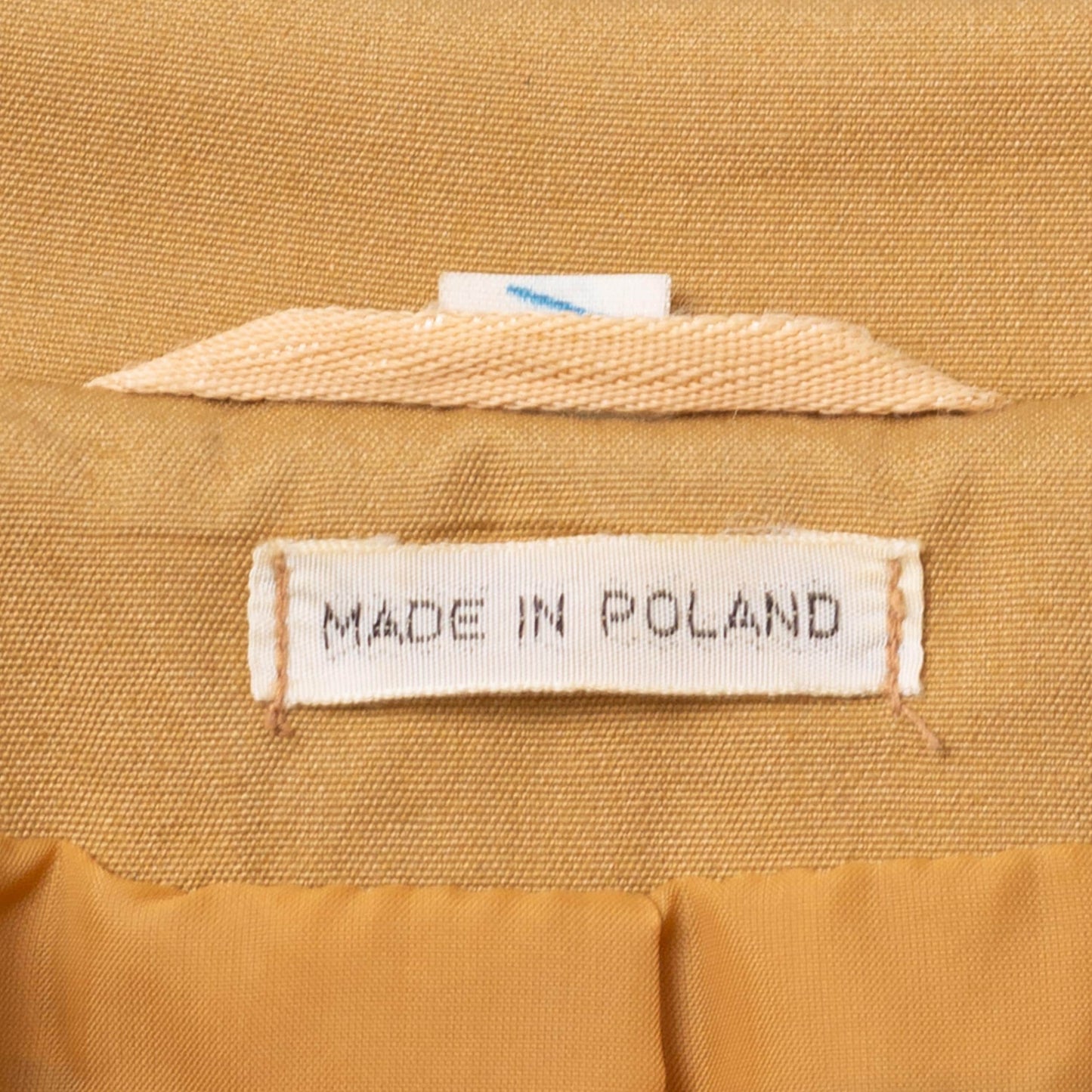 Vintage 70s Tan Pointed Collar Trench Coat - Medium | Minimalist Button Up Fall Winter Swing Jacket