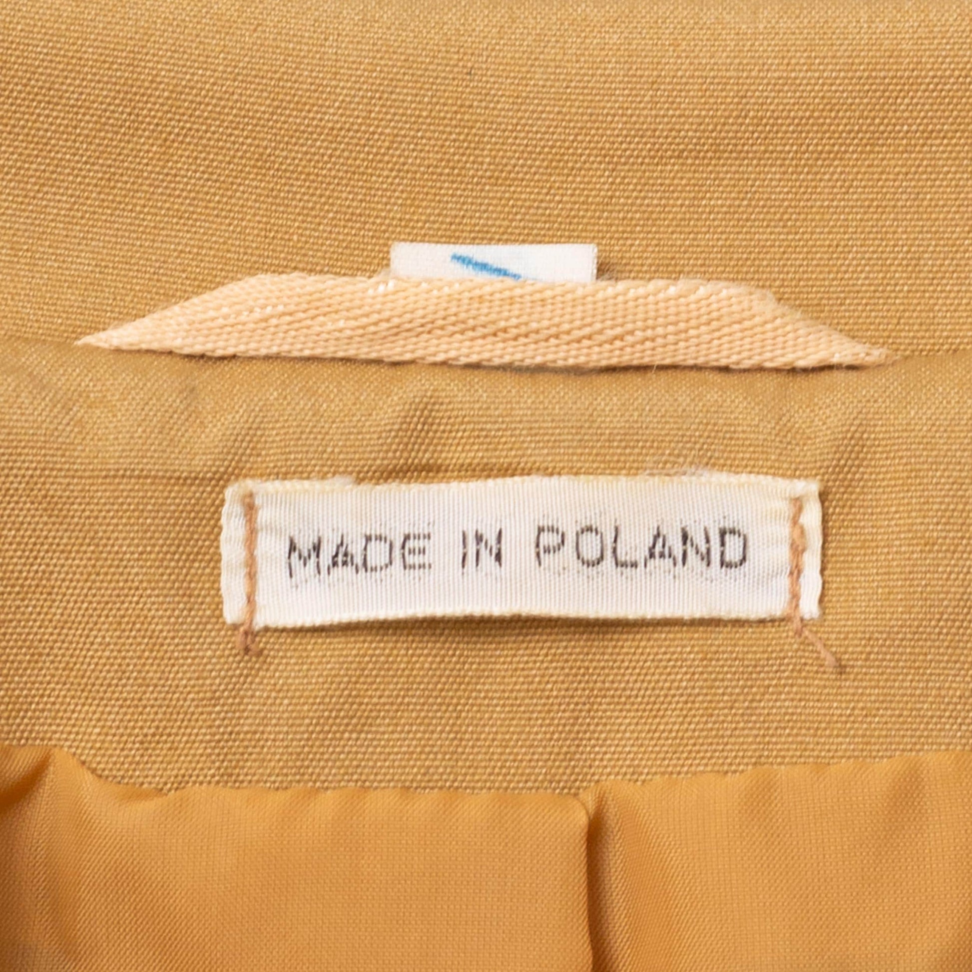 Vintage 70s Tan Pointed Collar Trench Coat - Medium | Minimalist Button Up Fall Winter Swing Jacket