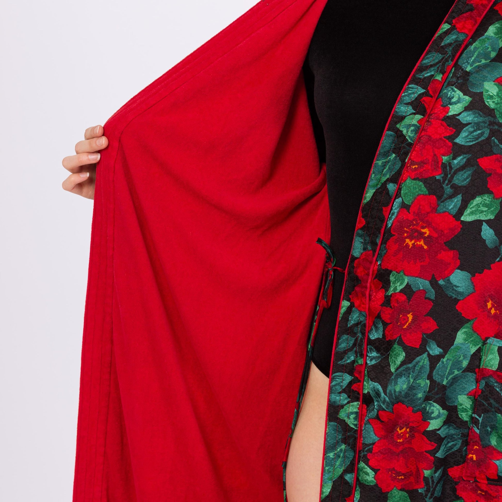 Vintage 90s Victoria's Secret Poinsettia Print Midi Robe - Small | Red & Green Belted Jacquard Satin Terrycloth Loungewear Kimono