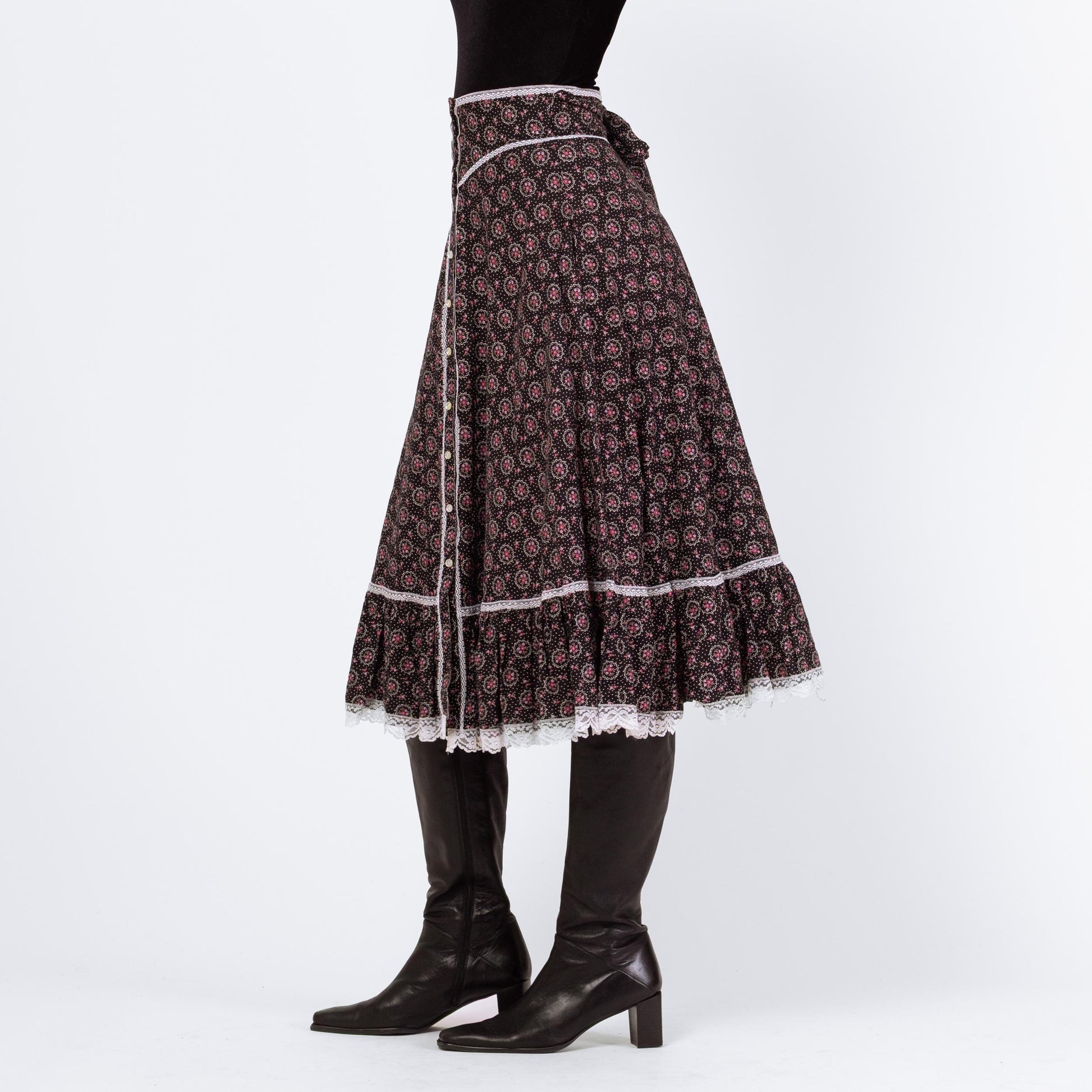 Vintage 70s Gunne Sax Black Calico Floral Prairie Skirt - Extra Small, 25” Waist | Jessica's Gunnies Boho Lace Trim Cottagecore Midi Skirt