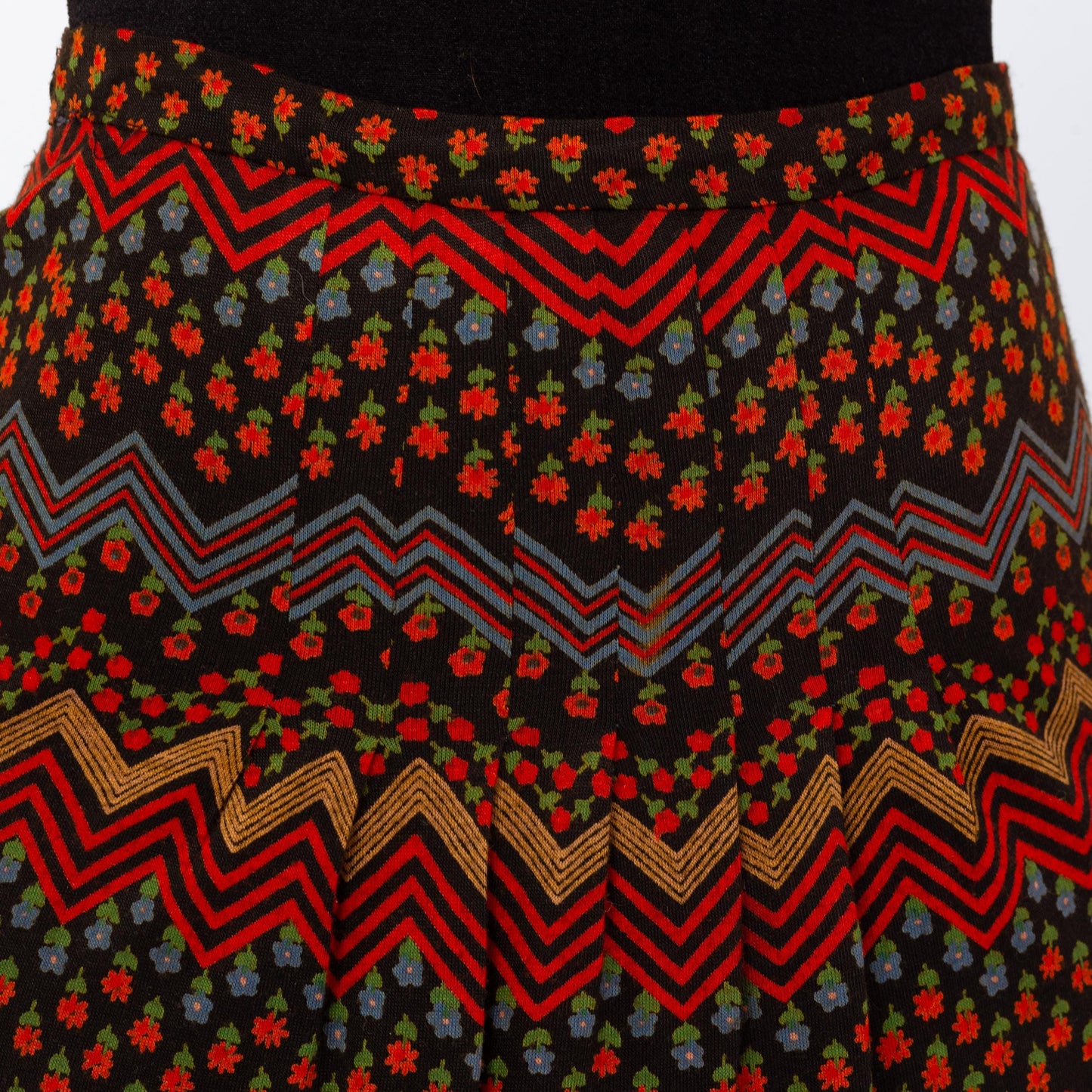 Vintage 70 Boho Floral & Chevron Striped Mini Skirt - Small | Red Black High Waisted Miniskirt