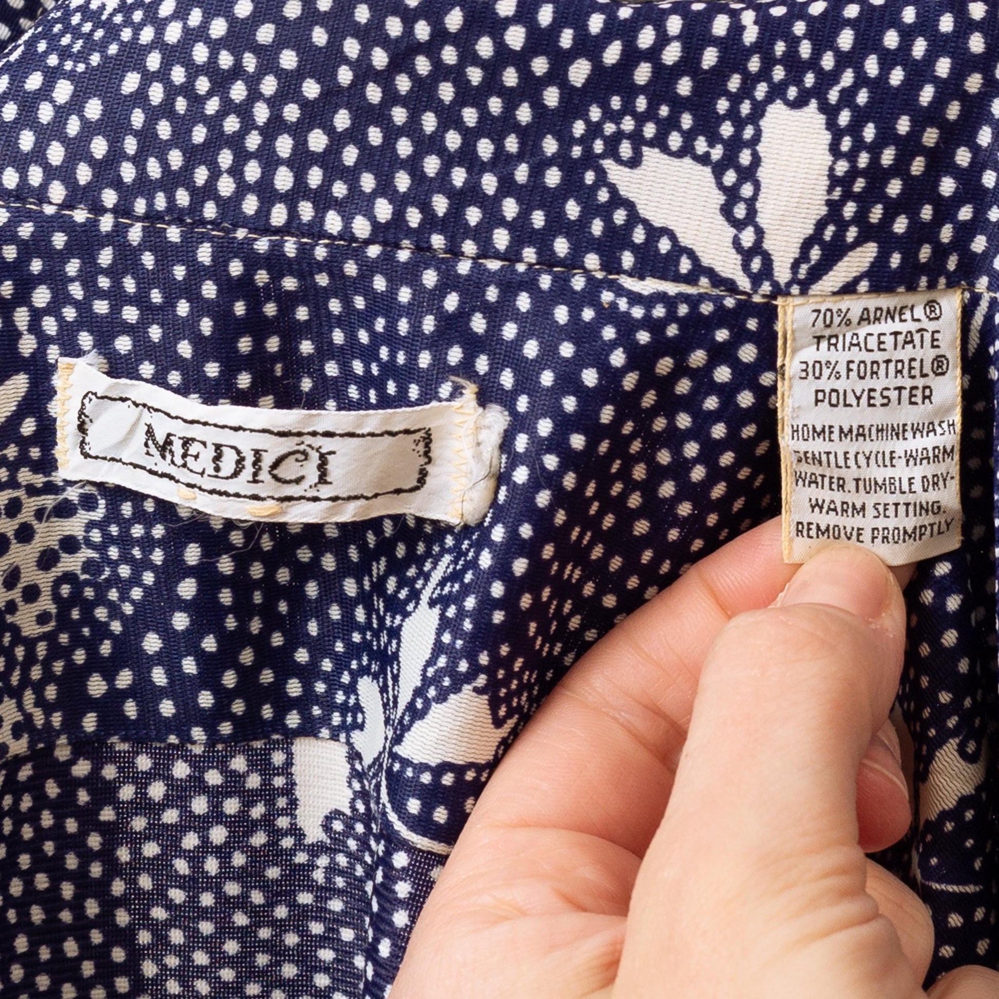 Vintage 70s Butterfly Print Shirt - Medium | Blue & White Long Sleeve Collared Button Up Shirt