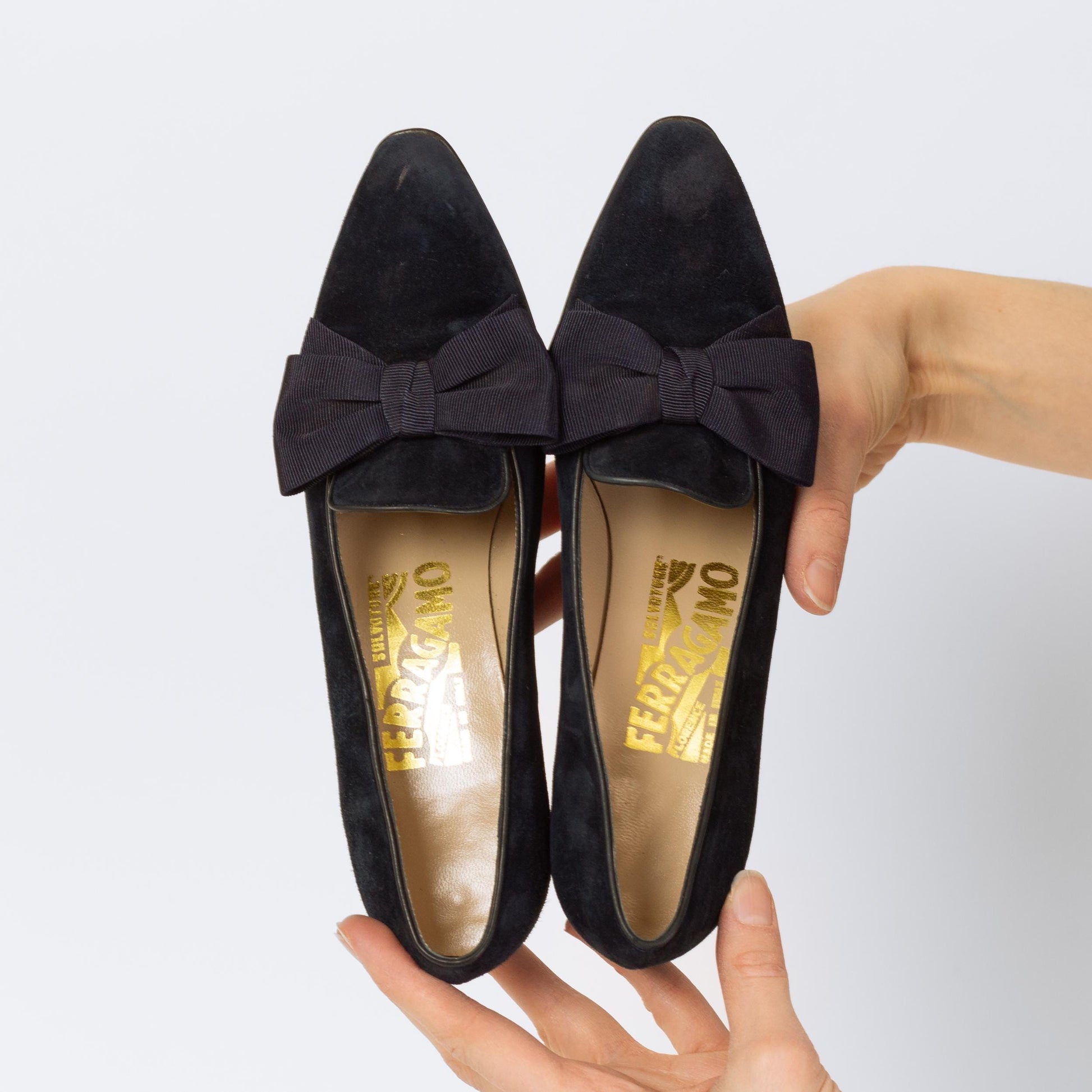 Vintage Ferragamo 90s Navy Blue Suede Bow Pumps - Size 8.5 | Designer French Louis Kitten Heels