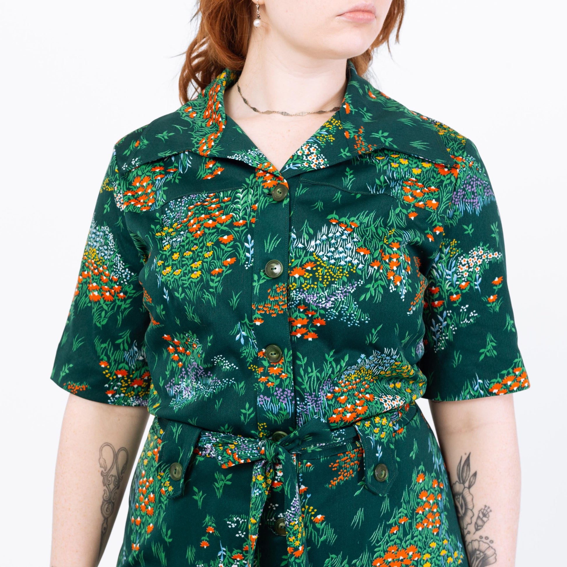 Vintage 70s Green Wildflower Floral Belted Shirtdress - Large | Short Sleeve Collared Fit & Flare Secretary Dress