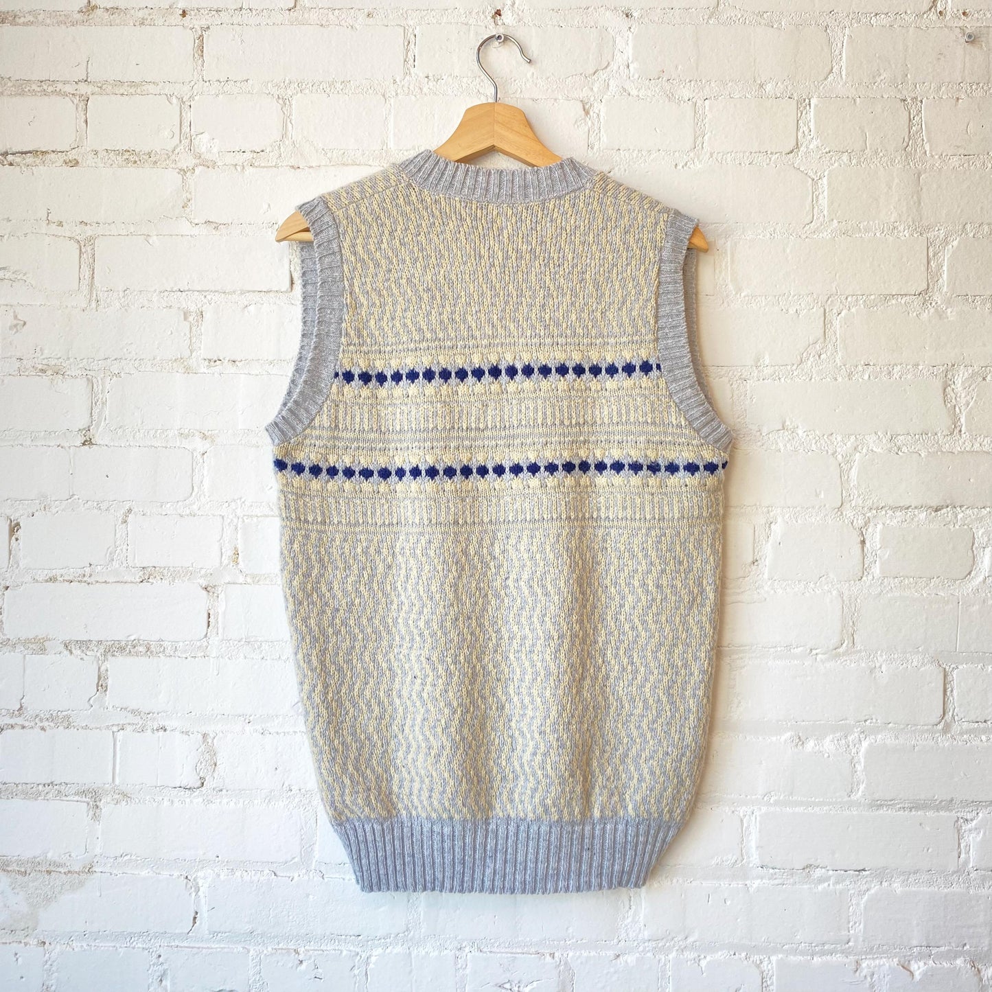 Vintage 70s Knit V-Neck Sweater Vest - Medium | Unisex Sleeveless Pullover Top