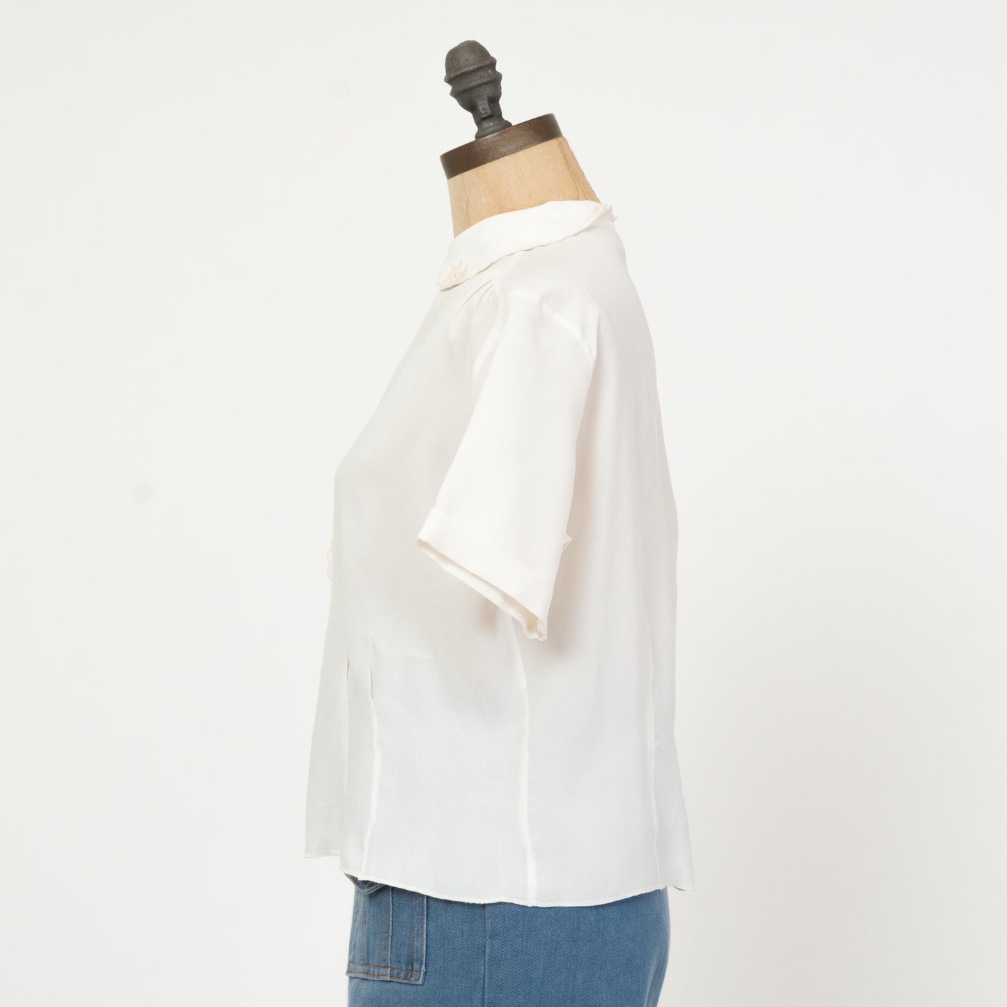 Vintage 50s White Floral Trim Blouse - Large | Retro 1950s Tailored Short Sleeve Top