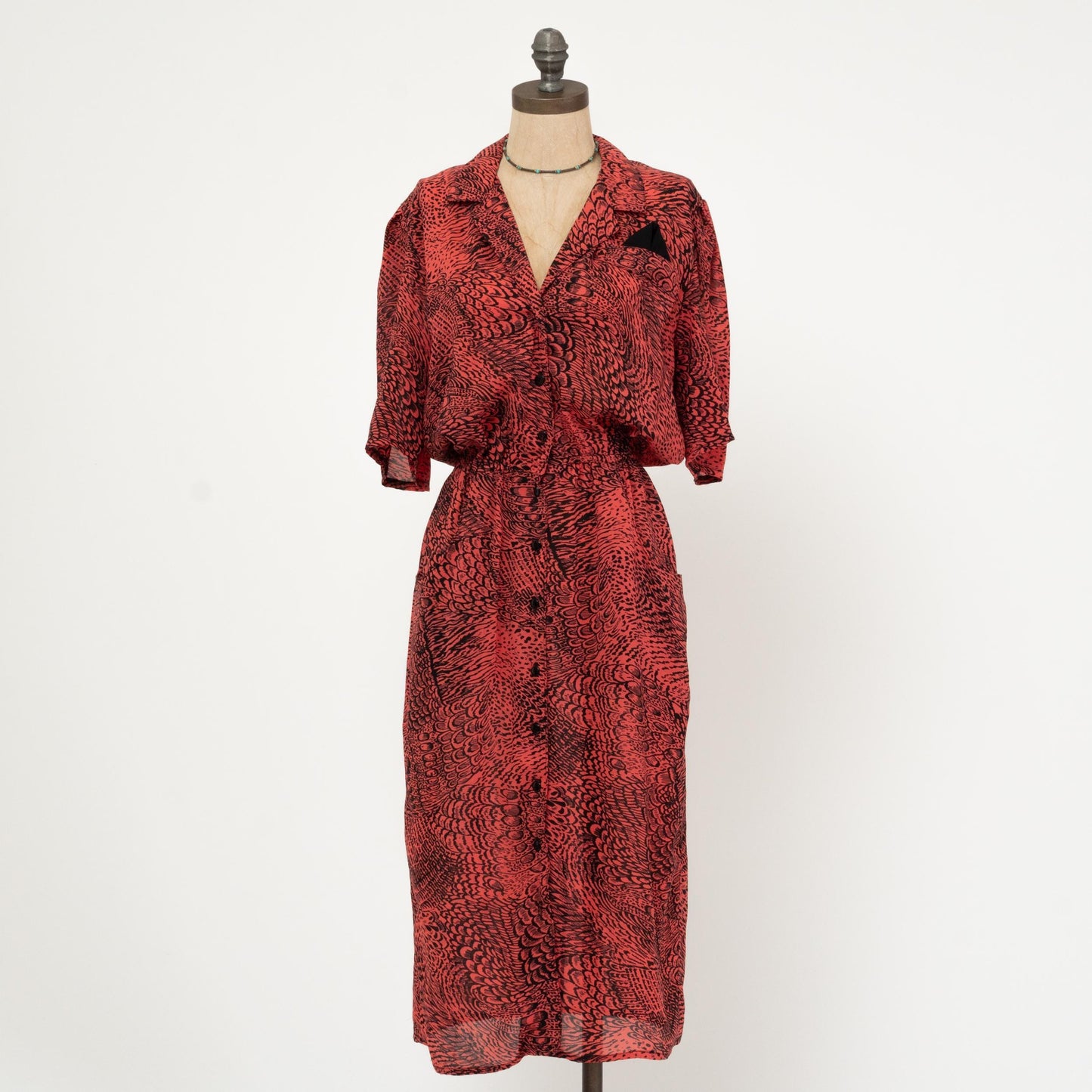 Vintage 80s Peacock Feather Print Shirtdress - Medium | Retro Salmon Pink Button Front Midi Dress
