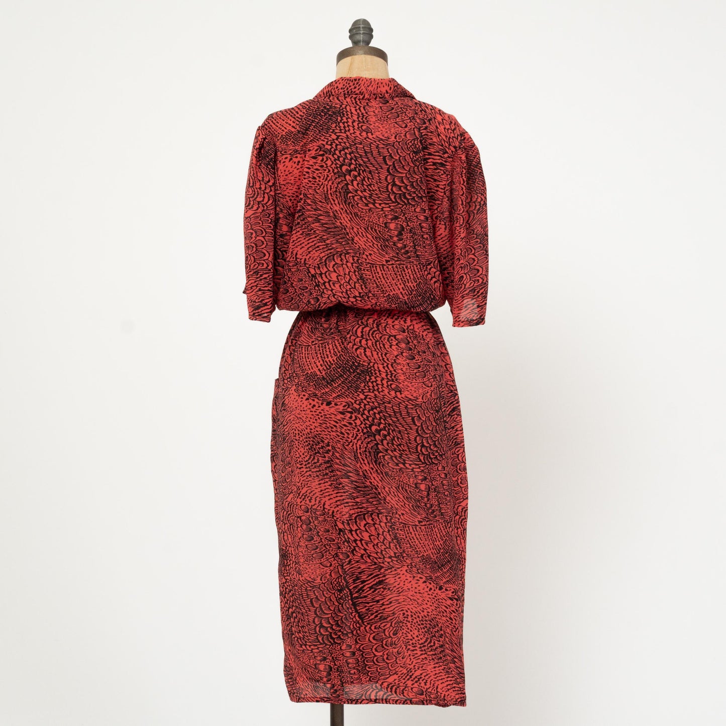 Vintage 80s Peacock Feather Print Shirtdress - Medium | Retro Salmon Pink Button Front Midi Dress